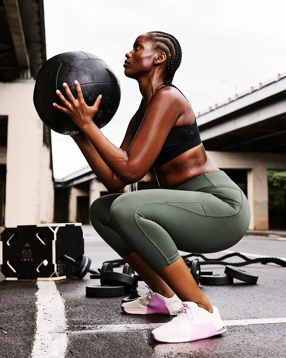 Pulse Capri Legging with Pockets - Hyba sold by Reitmans