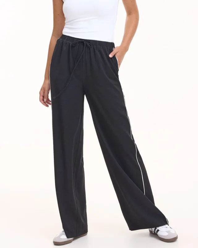 Wide-Leg Pull-On High-Rise Pant - Petite sold by Reitmans