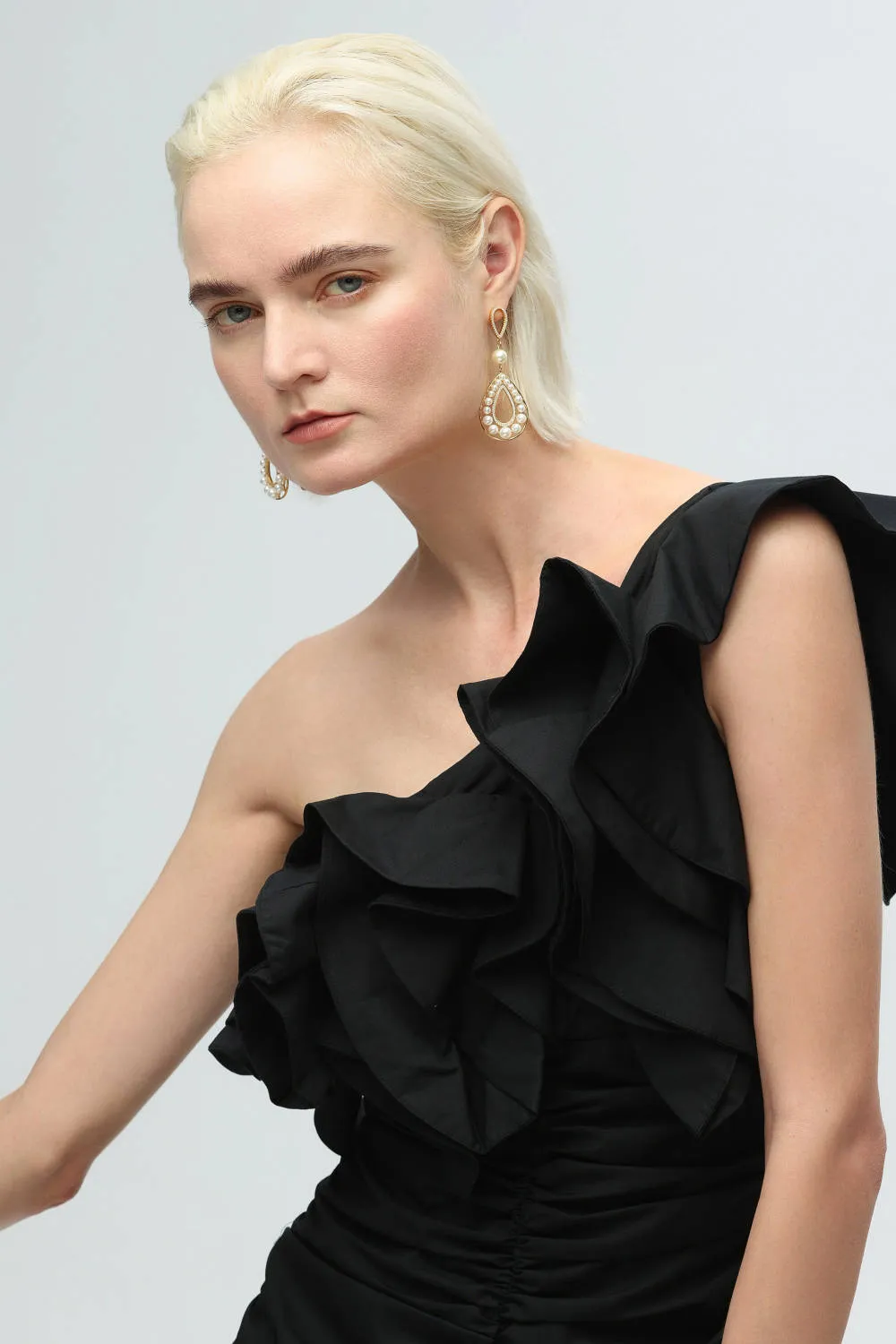 Classicharms-Pearl Hollow Teardrop Dangle Earrings sold by Reitmans product image thumbnail 4