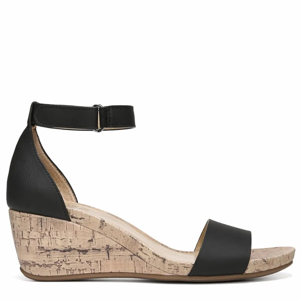 Naturalizer Areda sold by Reitmans