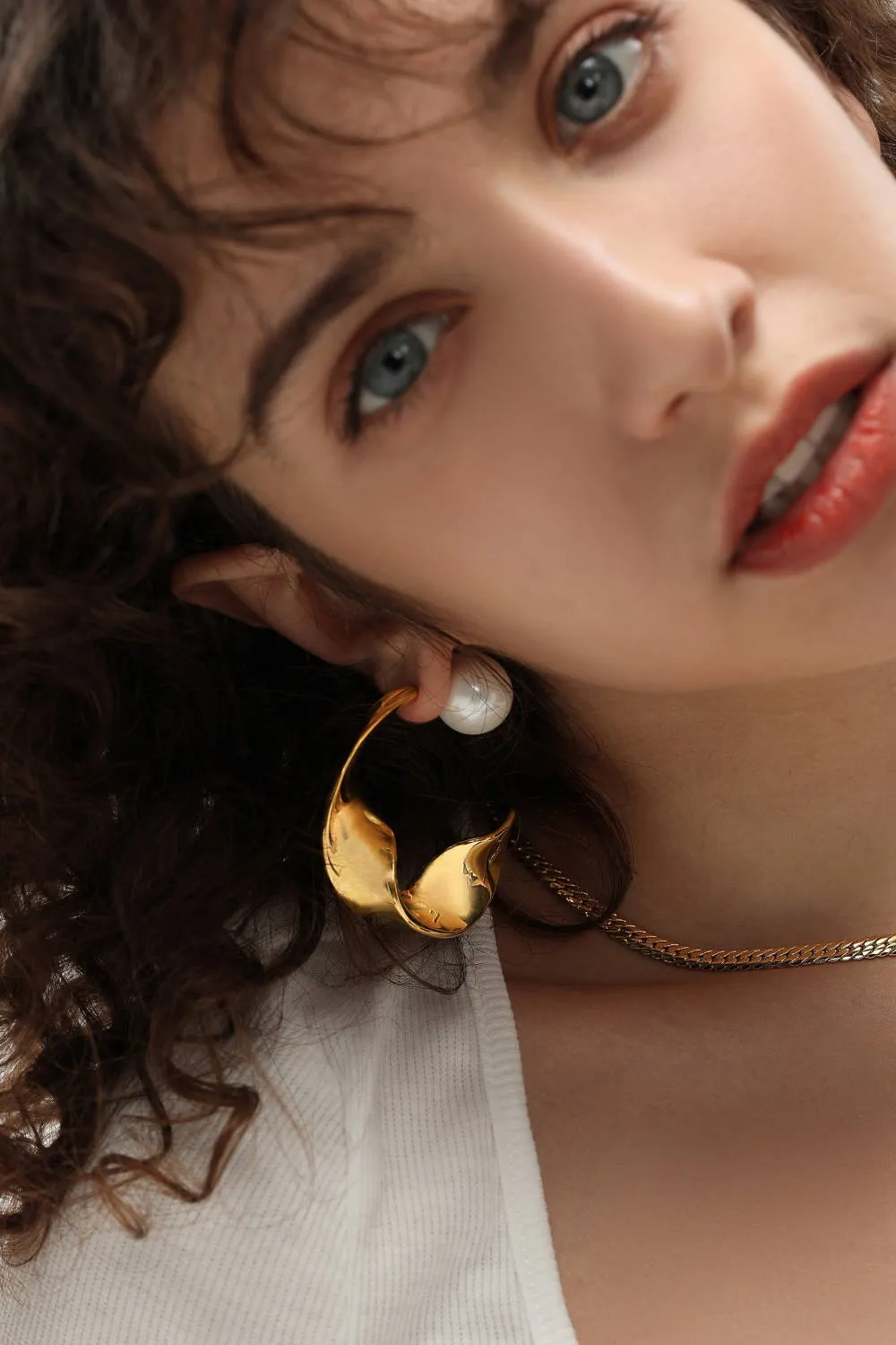 Classicharms-Gold Chunky Wave Statement Hoop Earrings and Pearl Studs Set sold by Reitmans product image thumbnail 2
