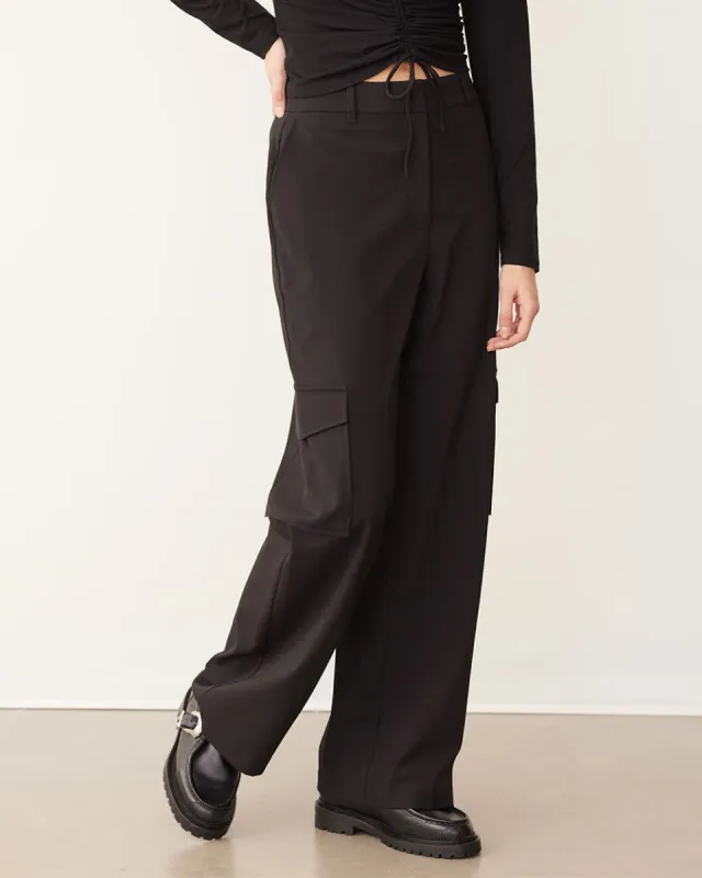 Straight-Leg High-Rise Cargo Pant - Curvy Fit - The Timeless sold by Reitmans