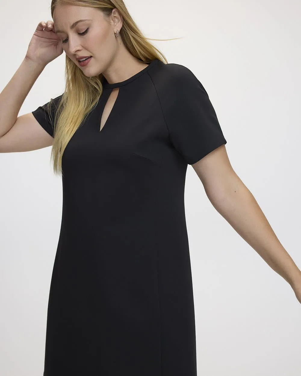 Short-Sleeve Split-Neck Shift Dress sold by Reitmans product image thumbnail 5