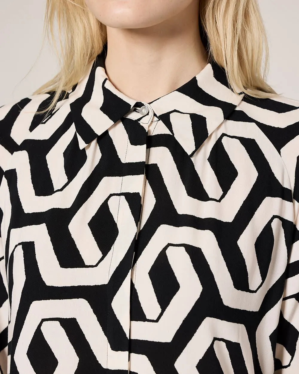 Long-Sleeve Buttoned-Down Shift Dress with Shirt Collar sold by Reitmans product image thumbnail 5