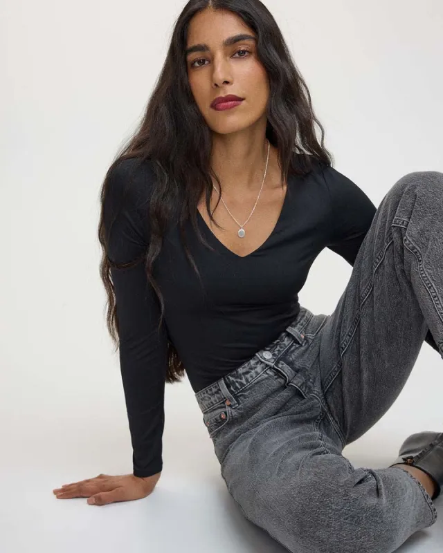 Long-Sleeve V-Neck Sculpting Tee sold by Reitmans