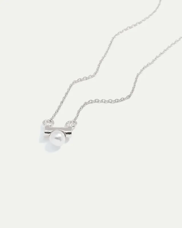 Delicate Necklace with Pearl Pendant sold by Reitmans