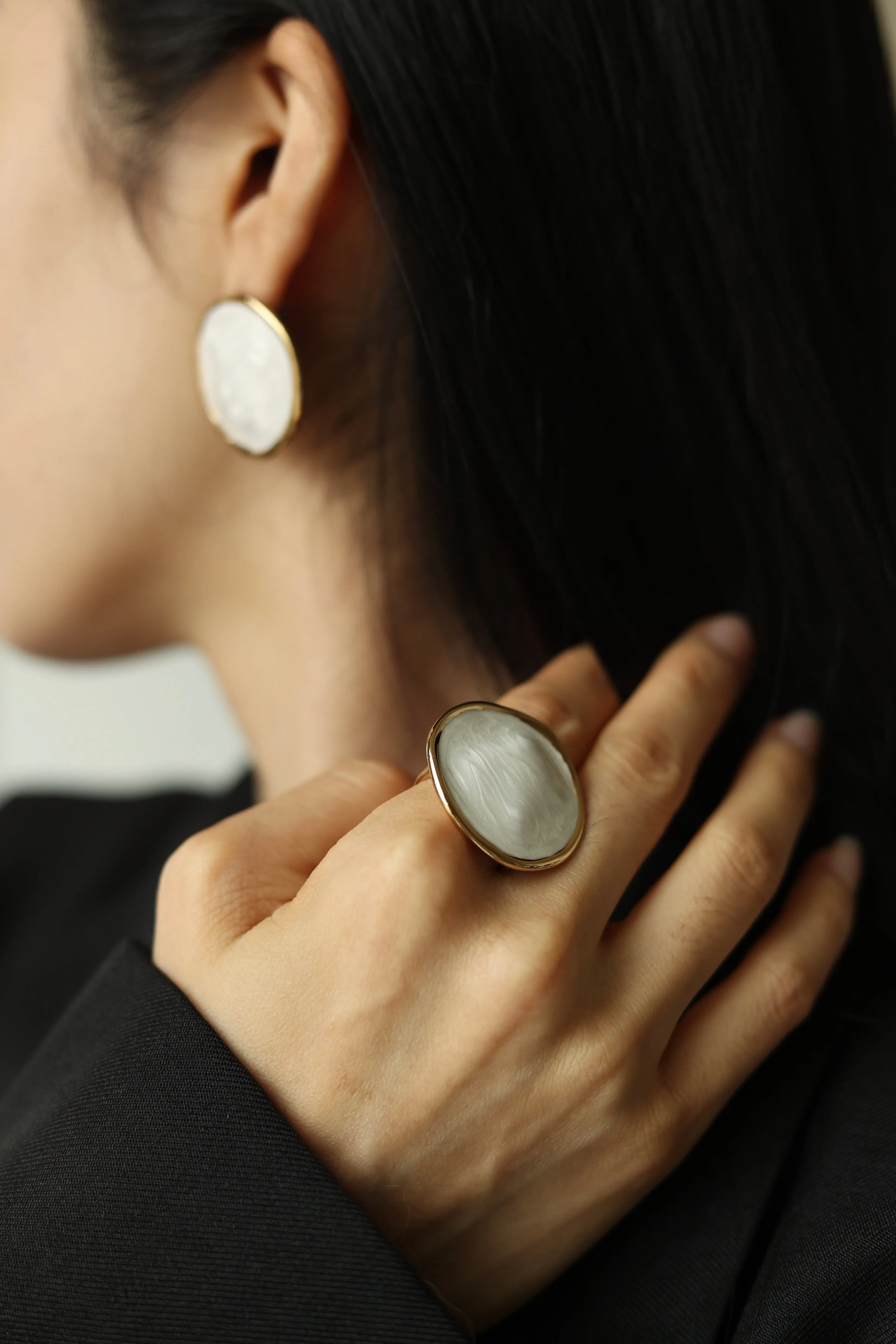 White Enamel Ripple Ring sold by Retro Chic product image thumbnail 3