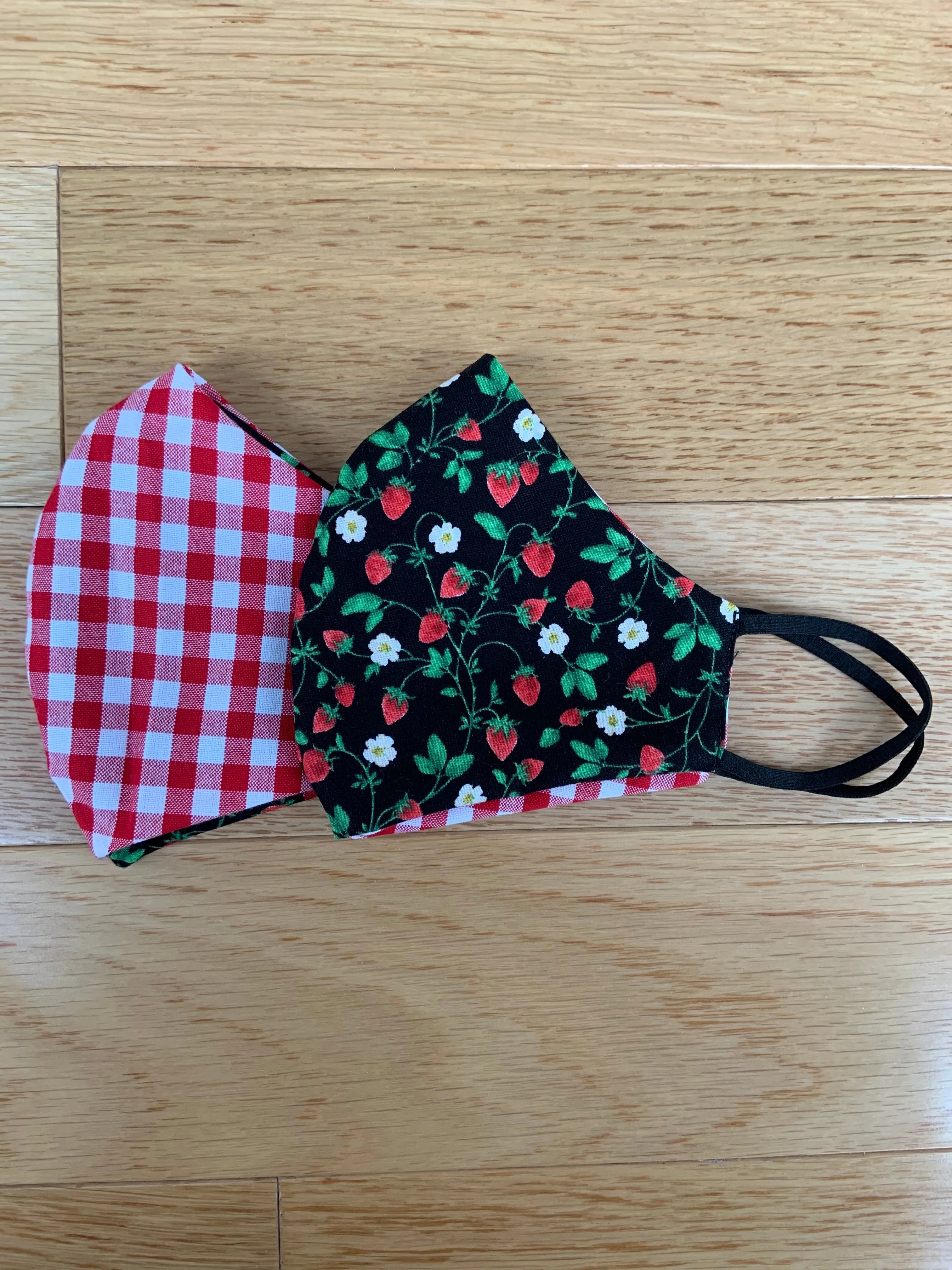 4476 Strawberries / Red Gingham Reversible Mask sold by Retrolicious product image thumbnail 2