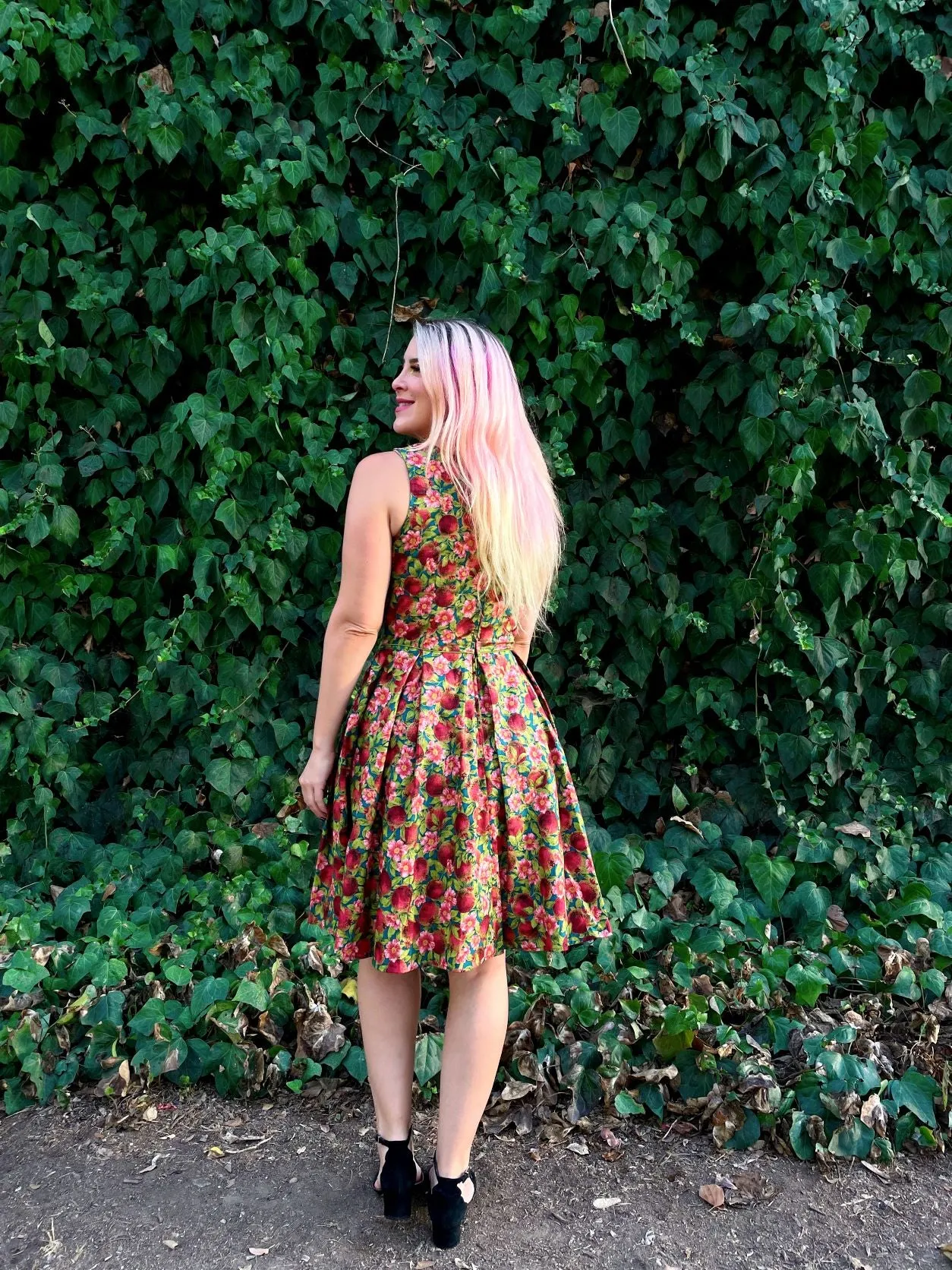 Elizabeth Dress in Pomegranate sold by Retrolicious product image thumbnail 3