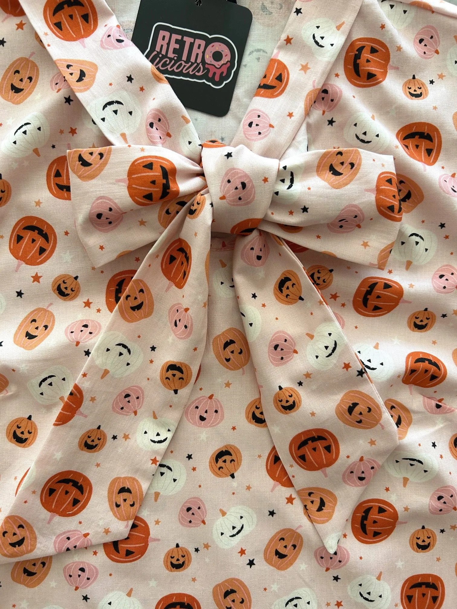 Pink Jack-o’-lantern Bow Top sold by Retrolicious product image thumbnail 2