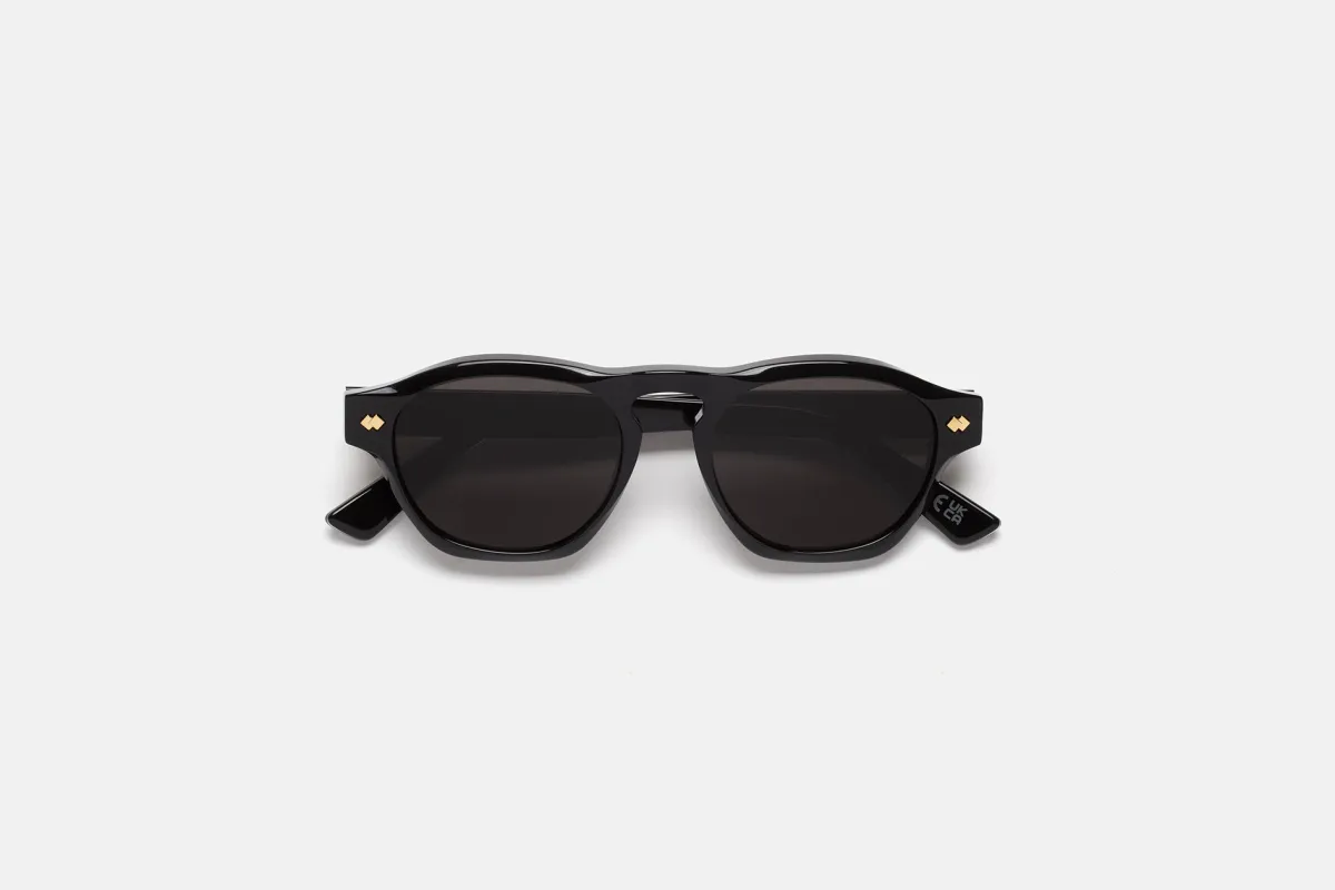 Yunari Black made by Marni