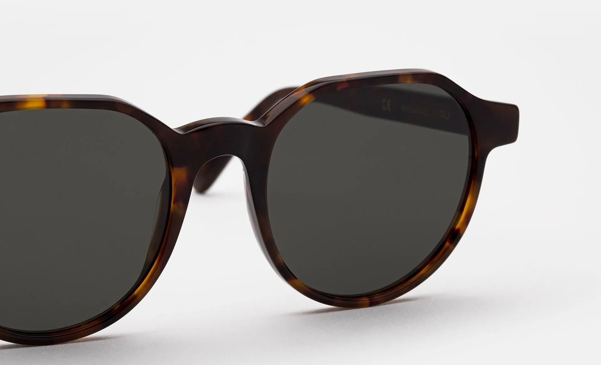 Noto Classic Havana sold by RetroSuperFuture product image thumbnail 3