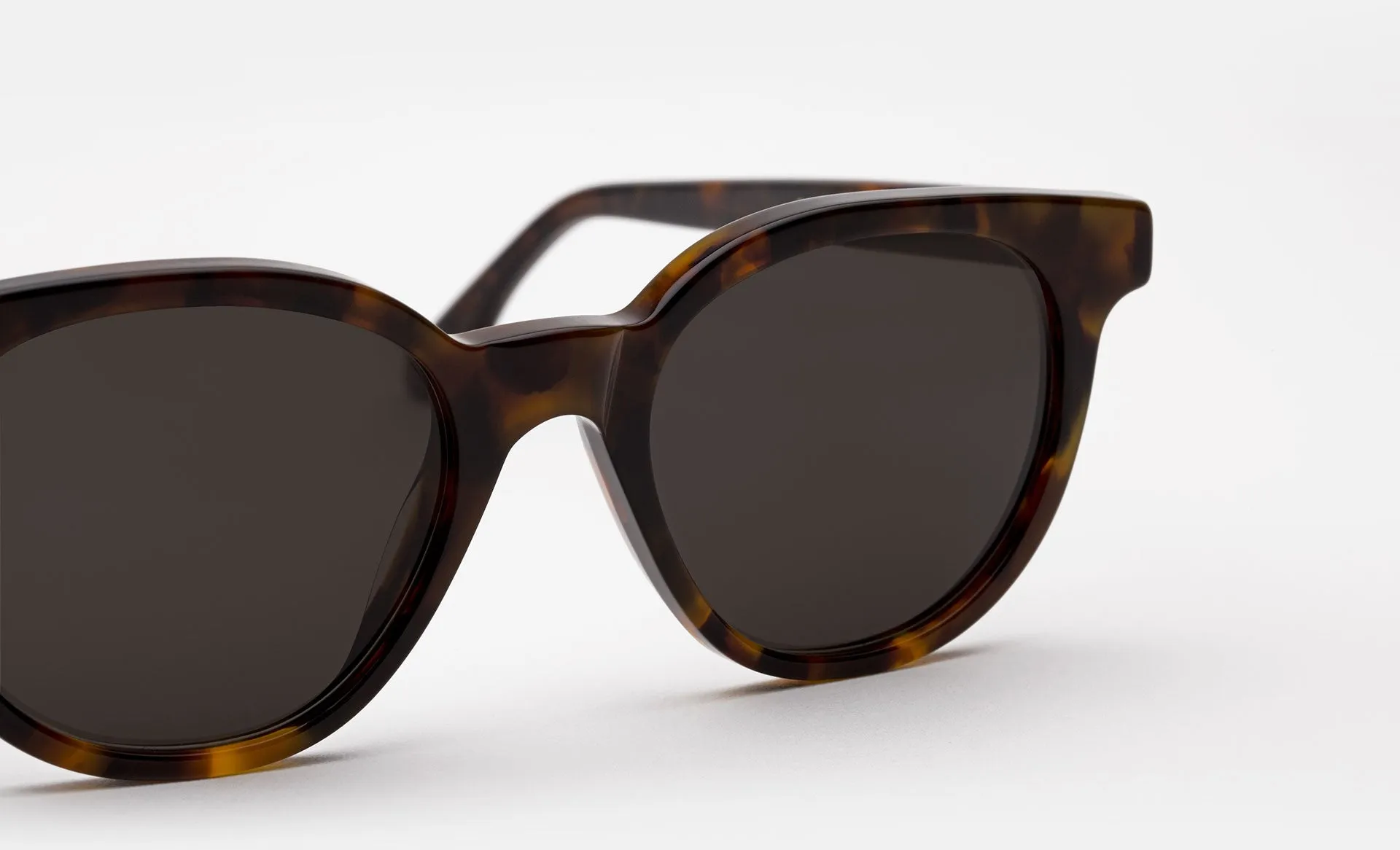 Riviera Classic Havana sold by RetroSuperFuture product image thumbnail 2