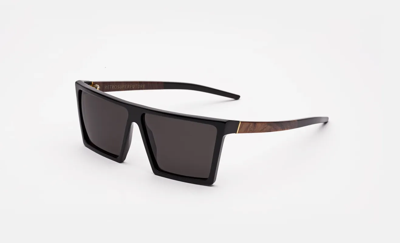 W Black&Briar made by RetroSuperFuture