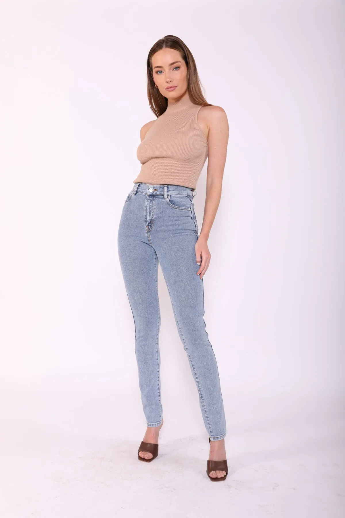 The Archive / Fashion Week sold by REVICE product image thumbnail 3