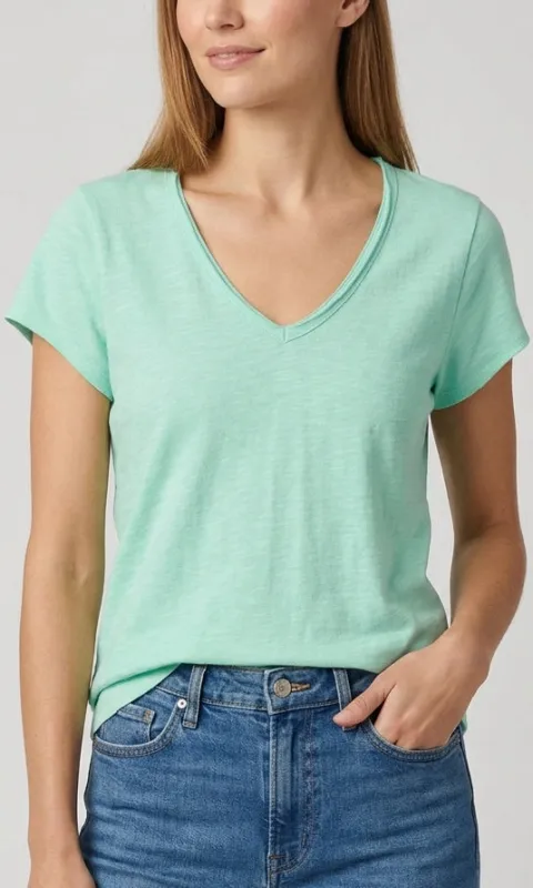 Relaxed V-Neck Tee made by Hatley