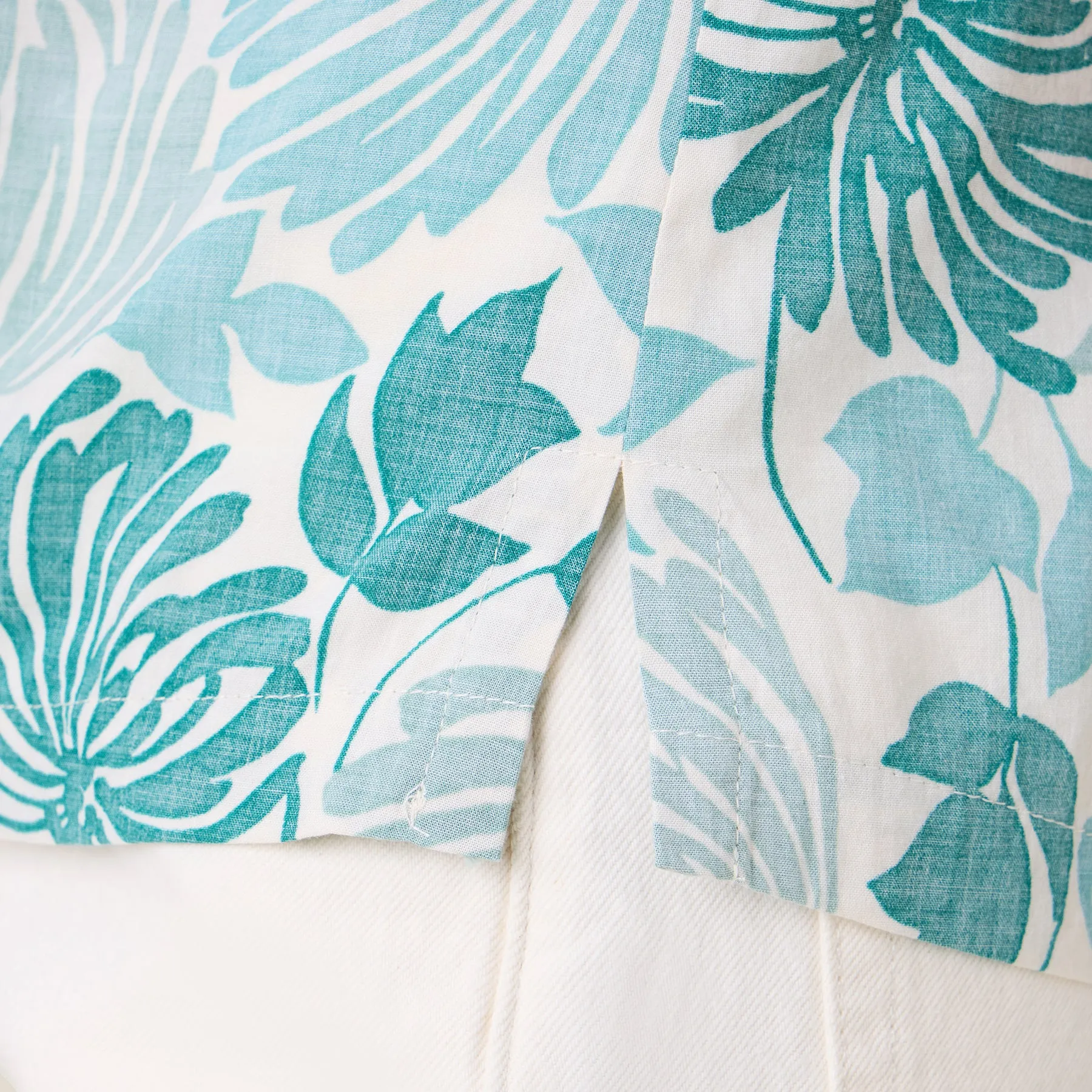 MUMS THE WORD FINLEY TOP sold by Reyn Spooner product image thumbnail 3