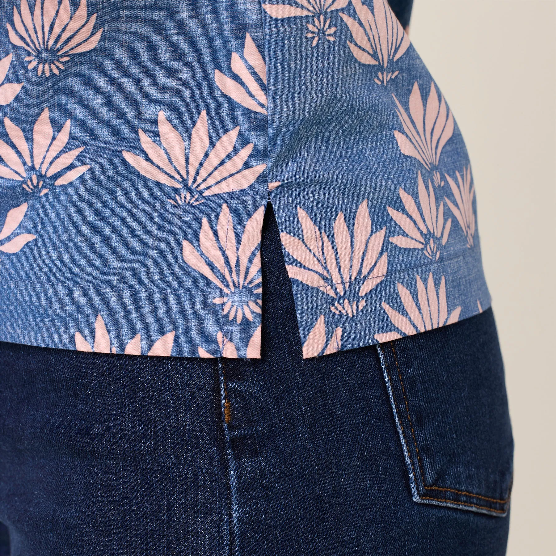 FALLING FAN FLOWERS FINLEY TOP sold by Reyn Spooner product image thumbnail 4