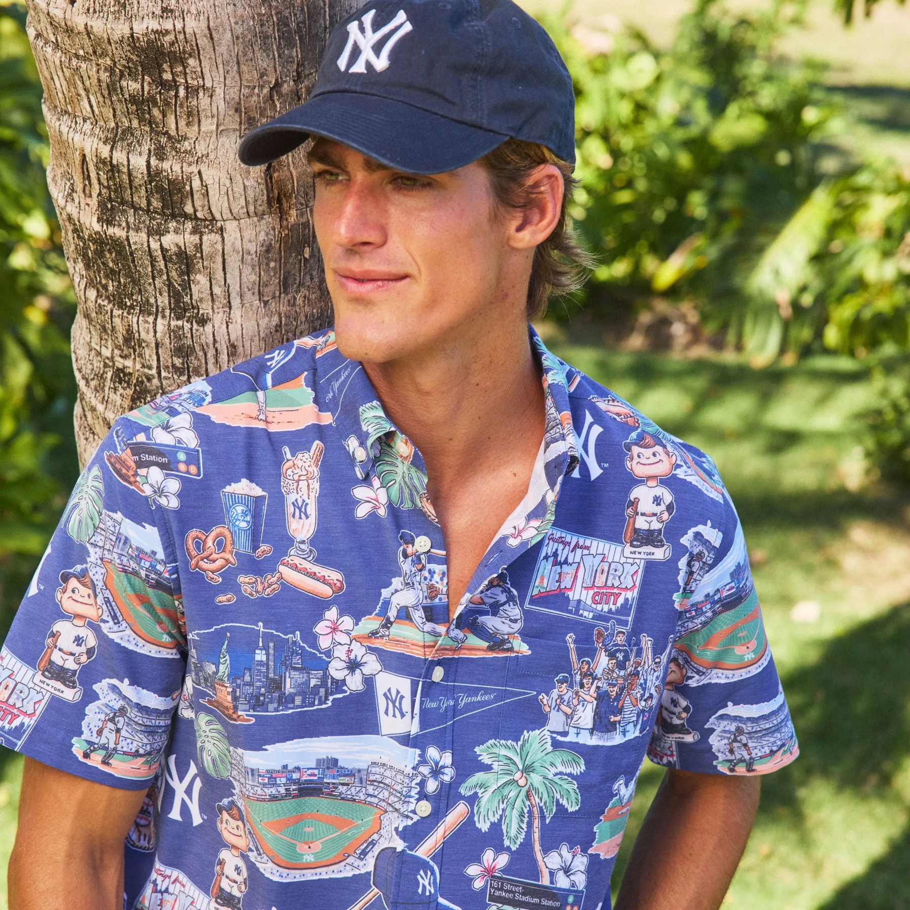 MLB® NEW YORK YANKEES SCENIC PERFORMANCE BUTTON FRONT sold by Reyn Spooner product image thumbnail 4