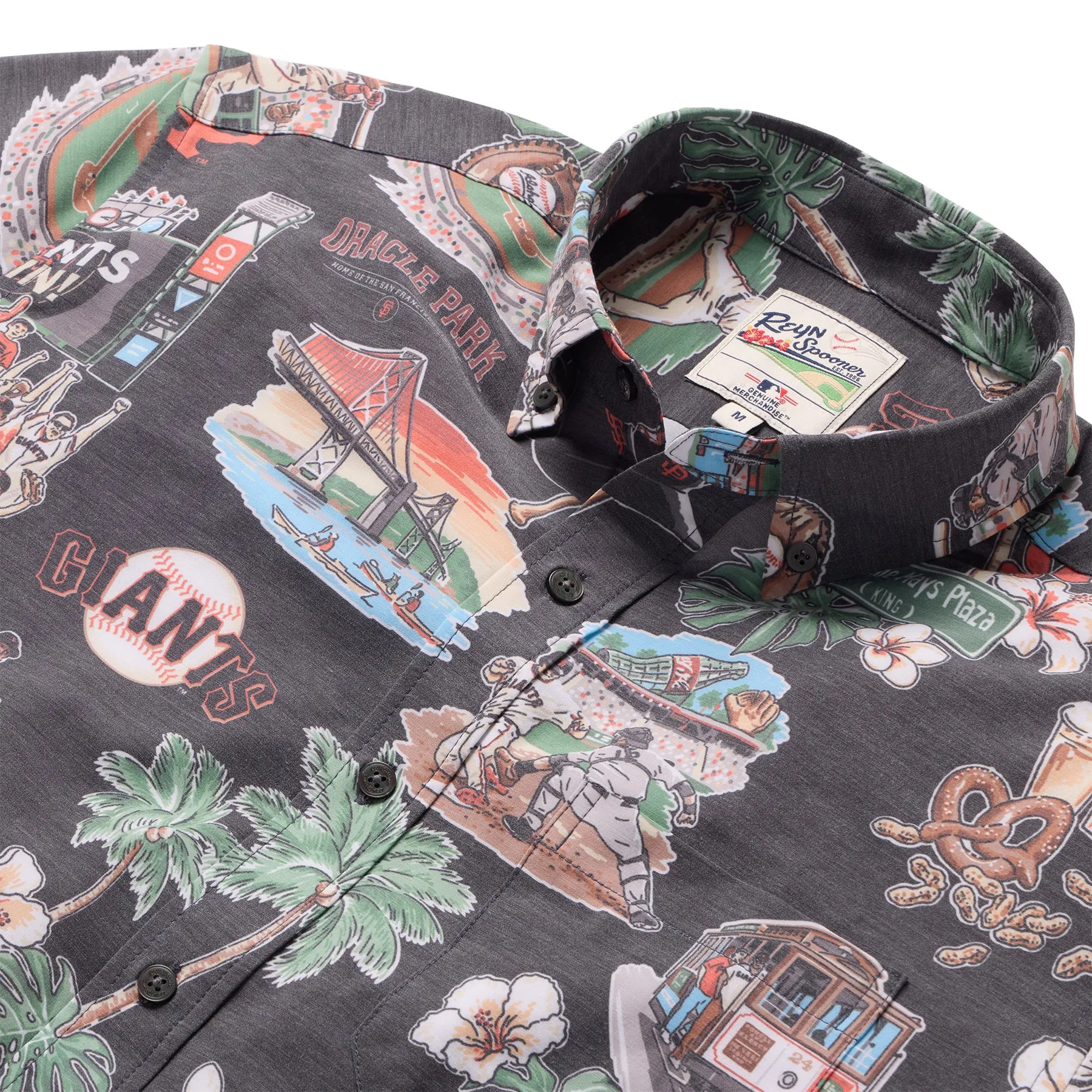 MLB® SAN FRANCISCO GIANTS SCENIC PERFORMANCE BUTTON FRONT sold by Reyn Spooner product image thumbnail 2