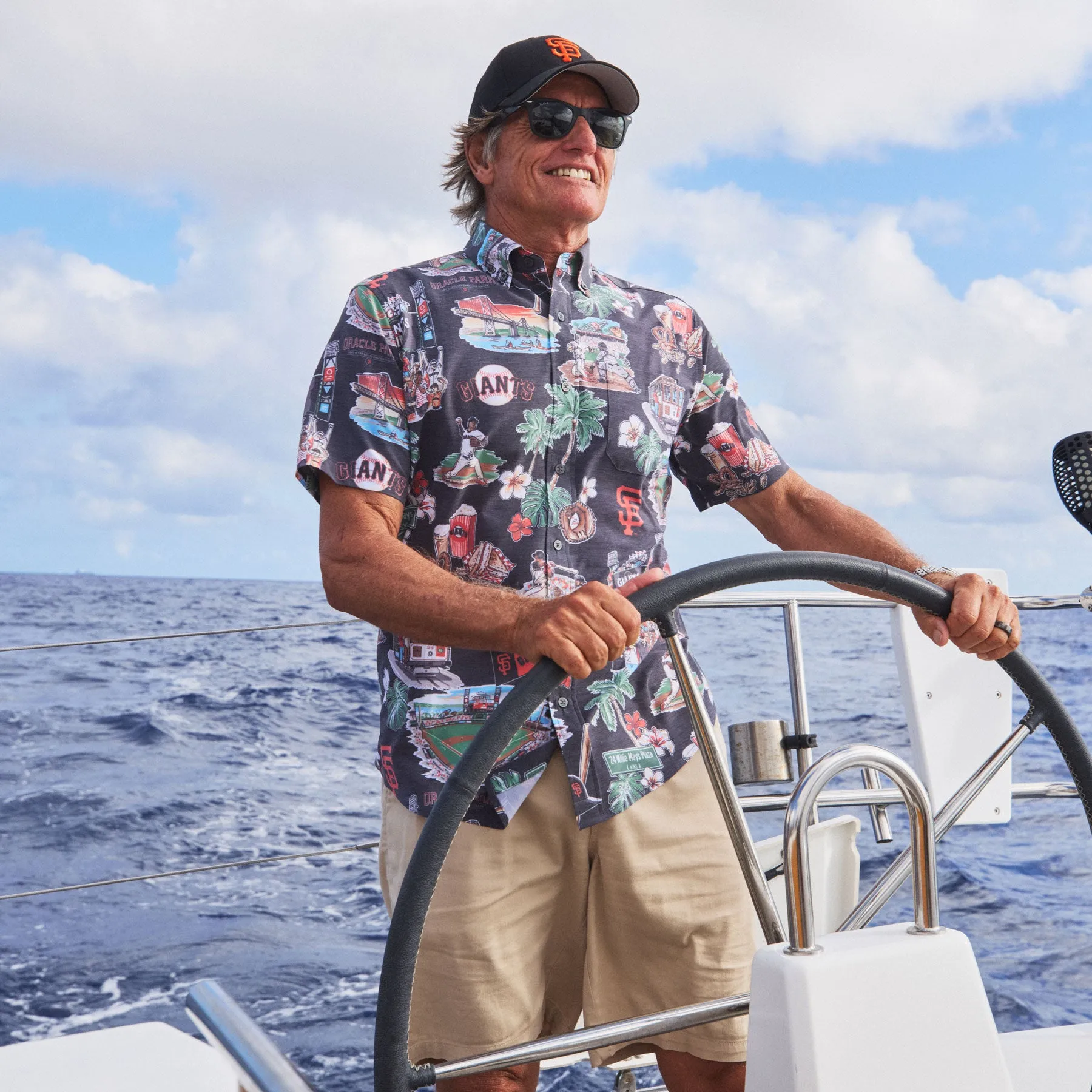 MLB® SAN FRANCISCO GIANTS SCENIC PERFORMANCE BUTTON FRONT sold by Reyn Spooner product image thumbnail 3