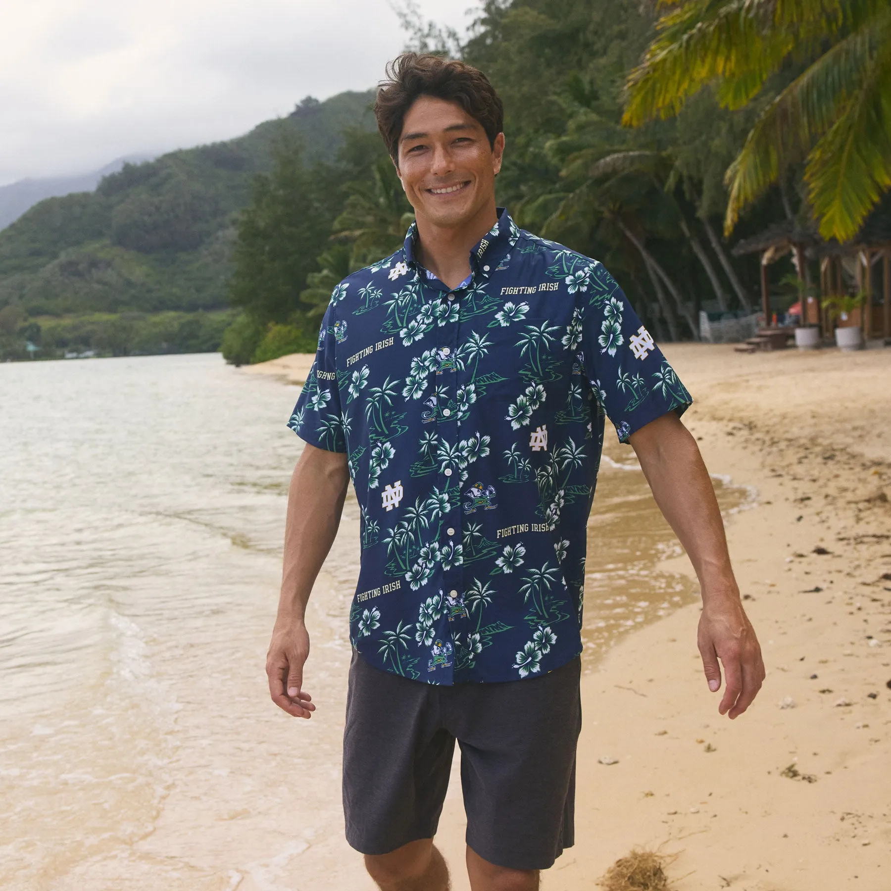 UNIVERSITY OF NOTRE DAME GAME DAY PERFORMANCE BUTTON FRONT sold by Reyn Spooner product image thumbnail 5