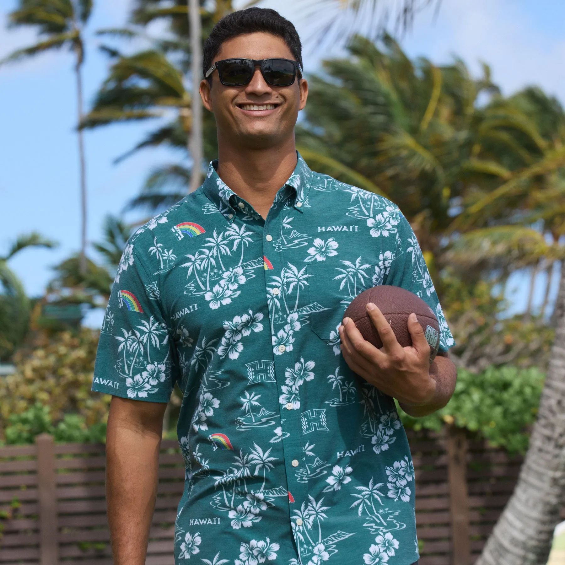 UNIVERSITY OF HAWAI'I GAME DAY PERFORMANCE BUTTON FRONT sold by Reyn Spooner product image thumbnail 3