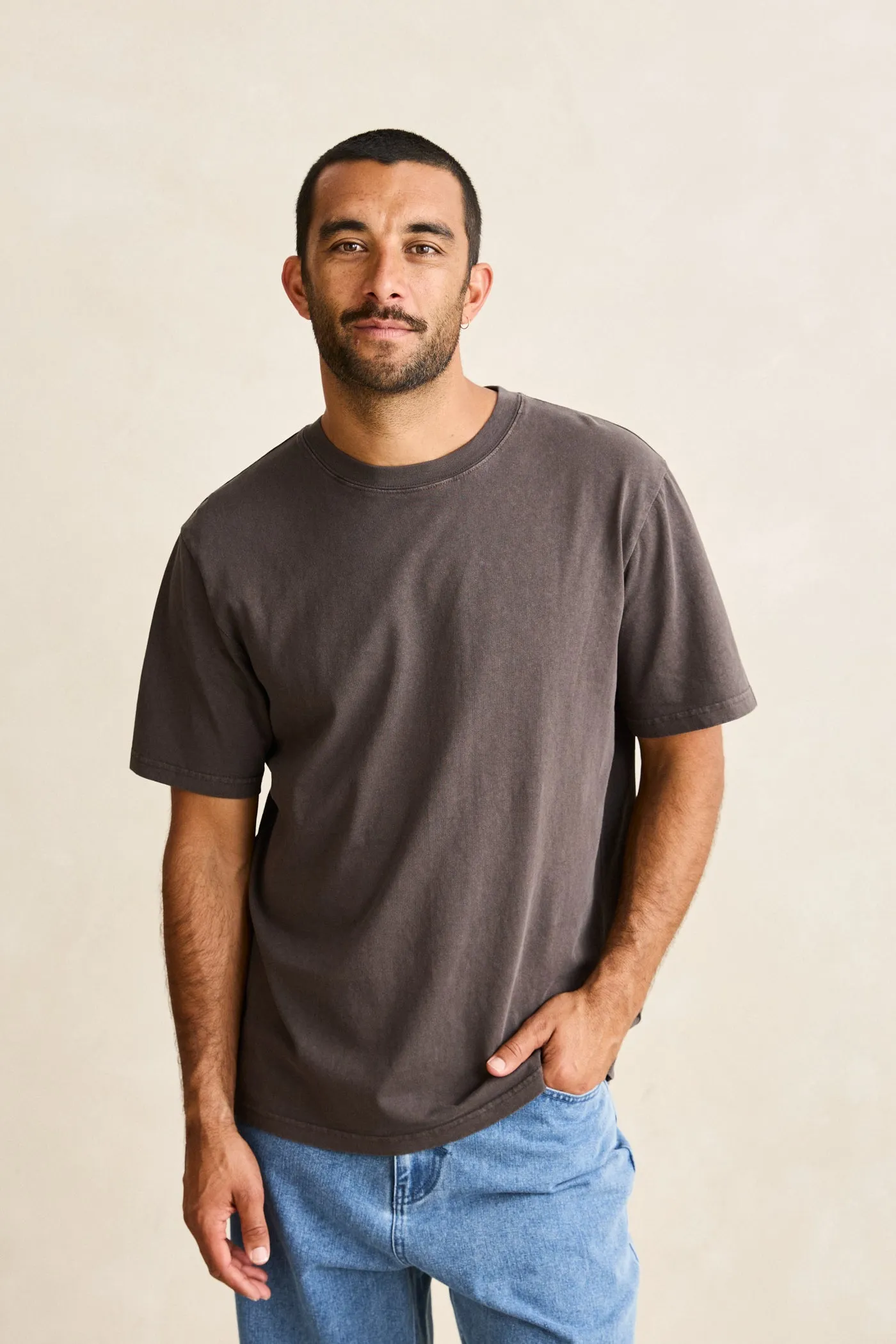 Essential Heavyweight Ss T-Shirt Vintage Black sold by Rhythm. product image thumbnail 2