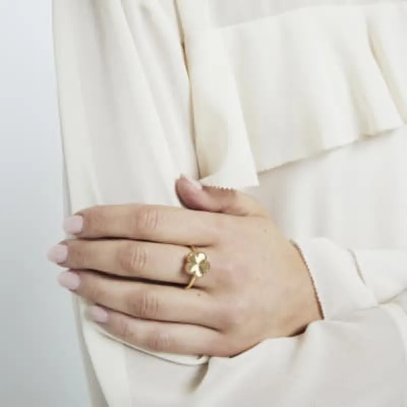 【大セール】Mejuri x GANNI Clover ラップ リング Gold Vermeil and Sterling Silver Mejuri x GANNI Clover Wrap