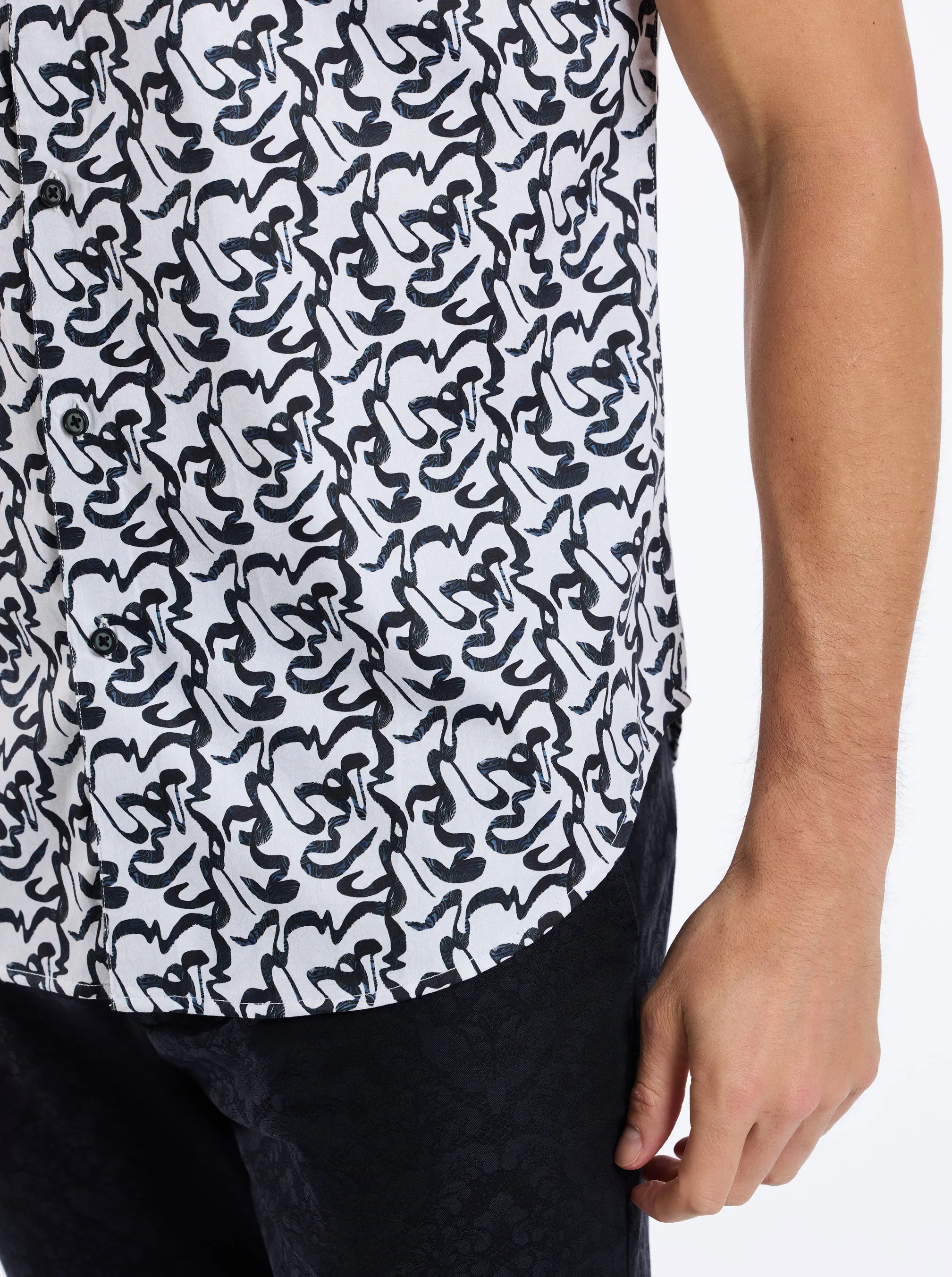 THERON SHORT SLEEVE BUTTON DOWN SHIRT sold by Robert Graham product image thumbnail 4