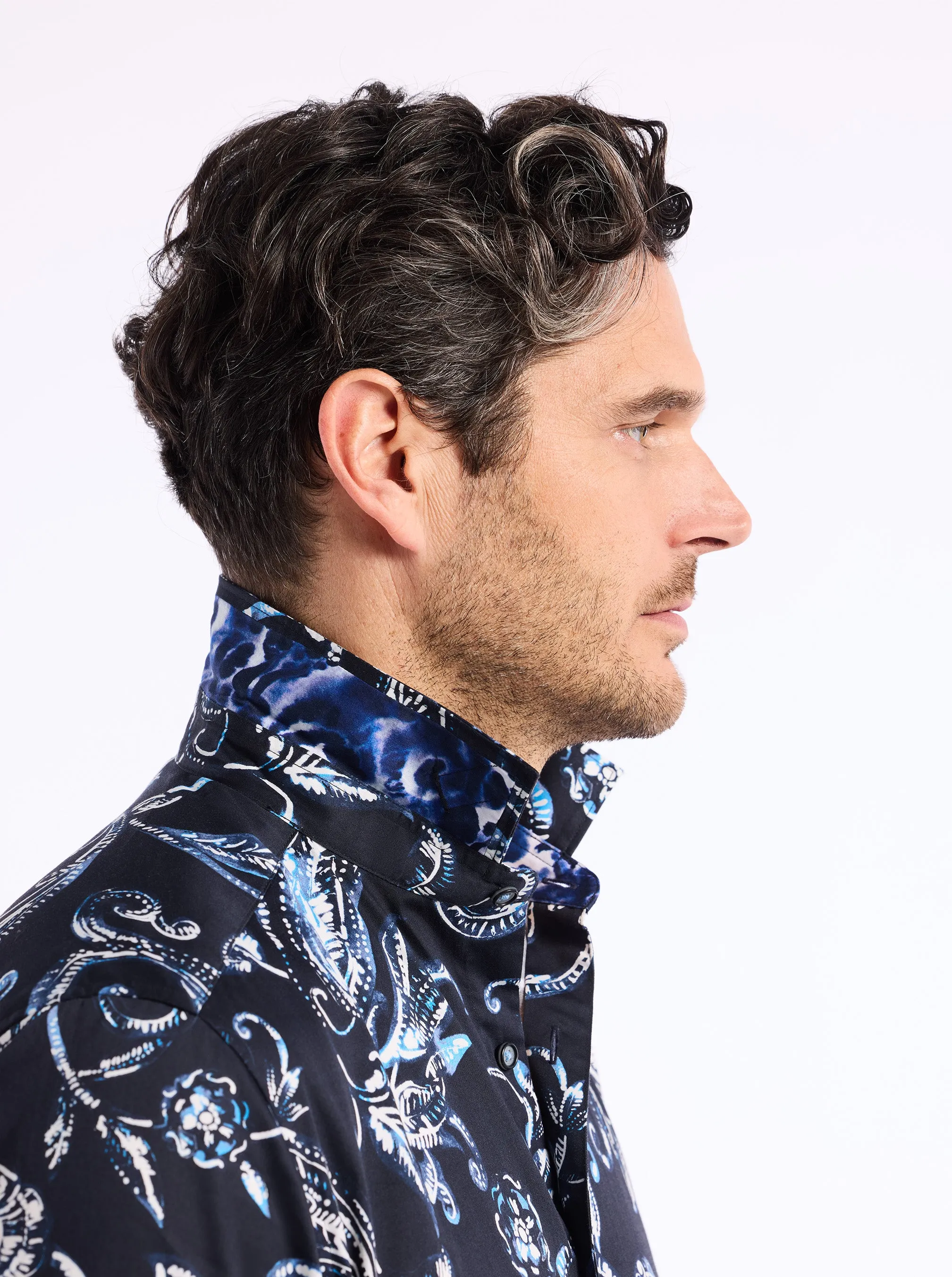 STOKES SHORT SLEEVE BUTTON DOWN SHIRT sold by Robert Graham product image thumbnail 3