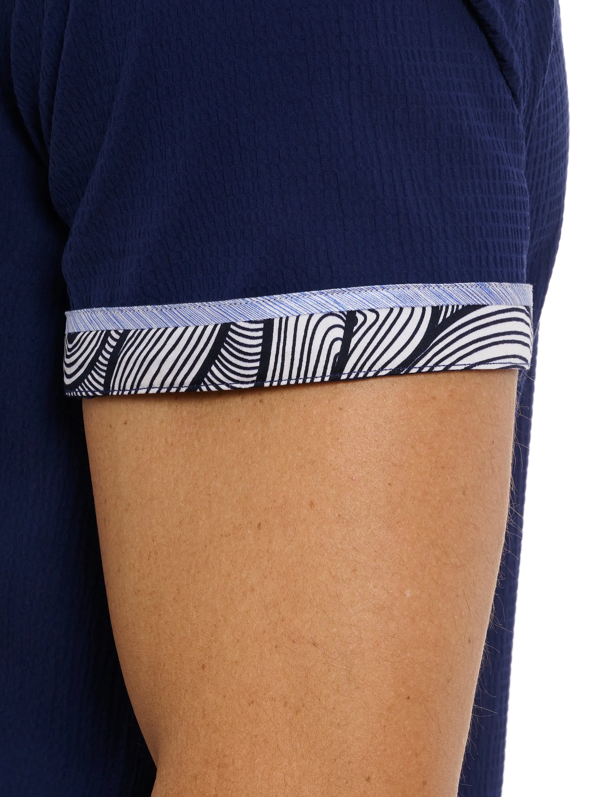 SHARK BITE 2 SHORT SLEEVE BUTTON DOWN SHIRT BIG sold by Robert Graham product image thumbnail 2