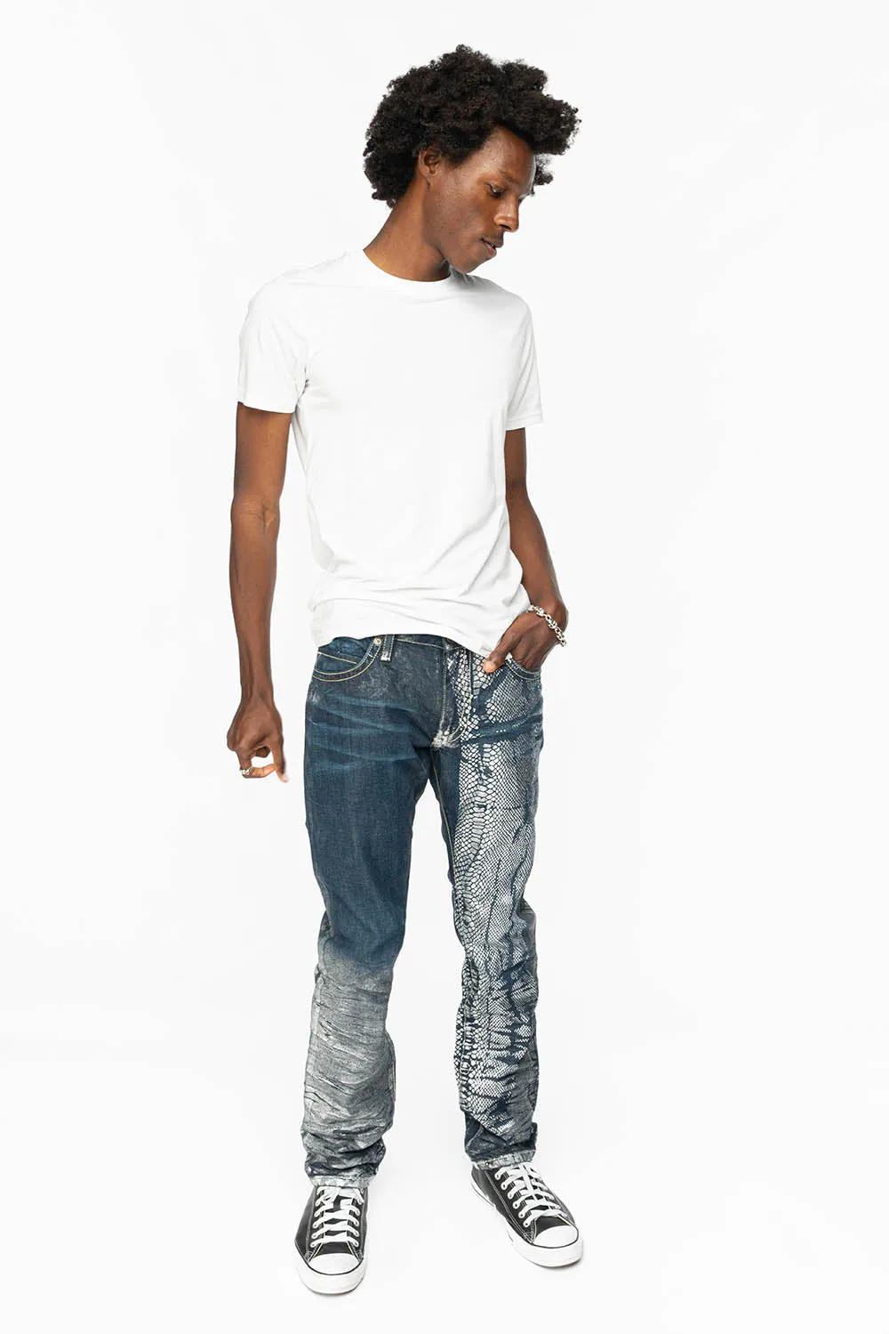 CLASSIC 5 POCKET STRAIGHT LEG JEANS IN DESIGNER SNAKE SILVER WASH sold by Robin's Jean product image thumbnail 5