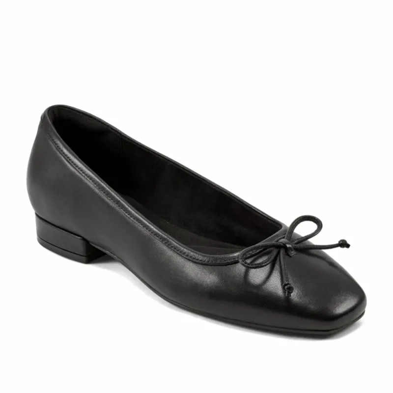 Rockport Women  SADIE DETAILED BLACK/CATIONIC SHEEP (GR) sold by Rockport