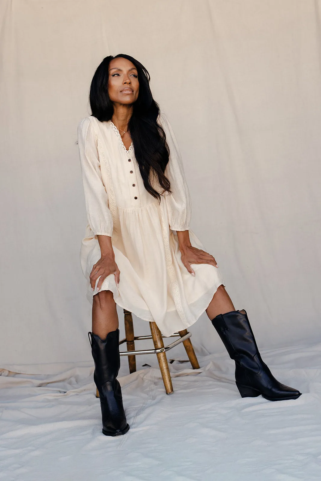 Lady in Linen Shift Dress sold by Roolee product image thumbnail 3