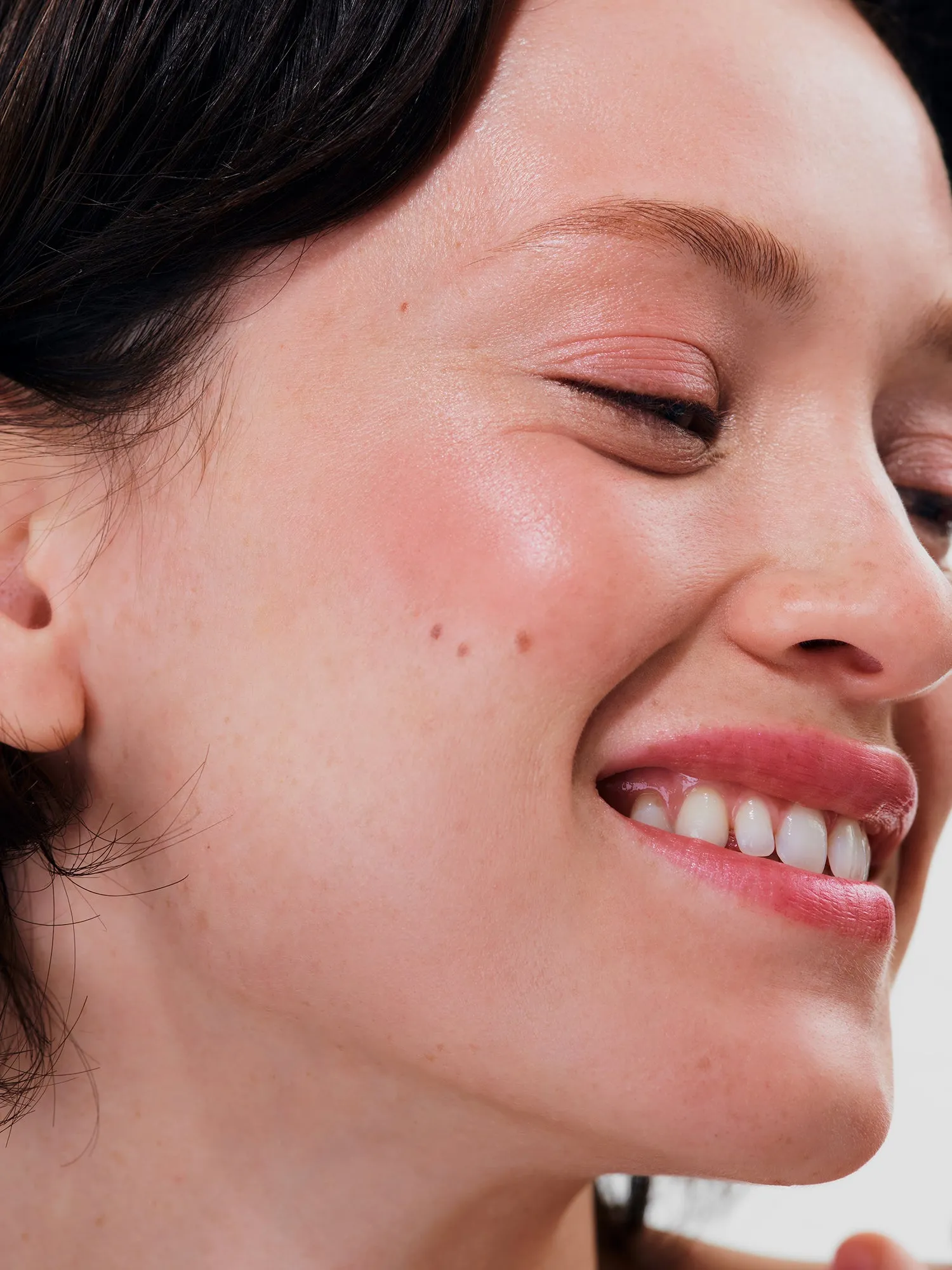 Glow & Charm sold by Rouje product image thumbnail 2