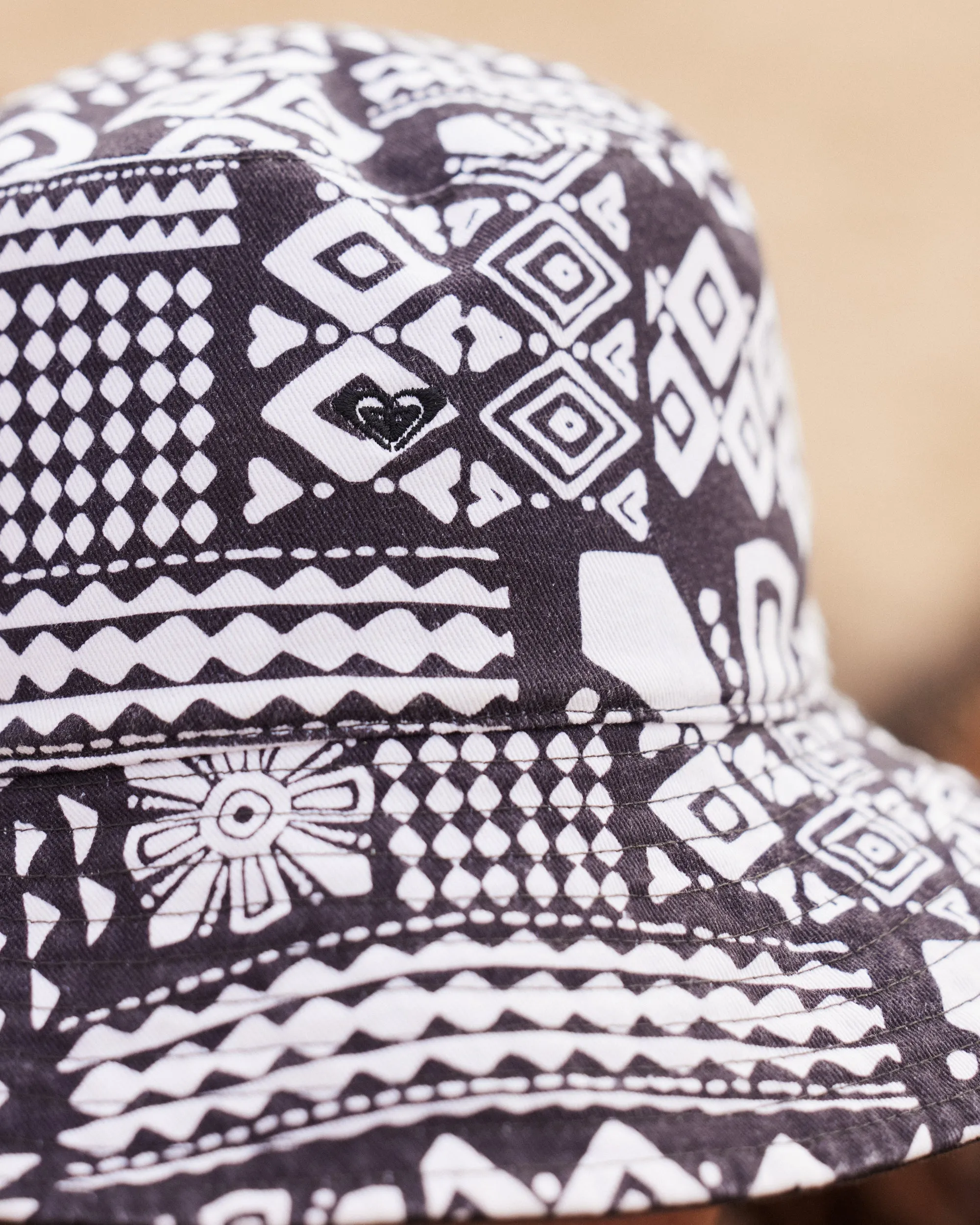 Jasmine Paradise Reversible Bucket Hat - Phantom Mo Rockin Vibe App sold by Roxy product image thumbnail 3