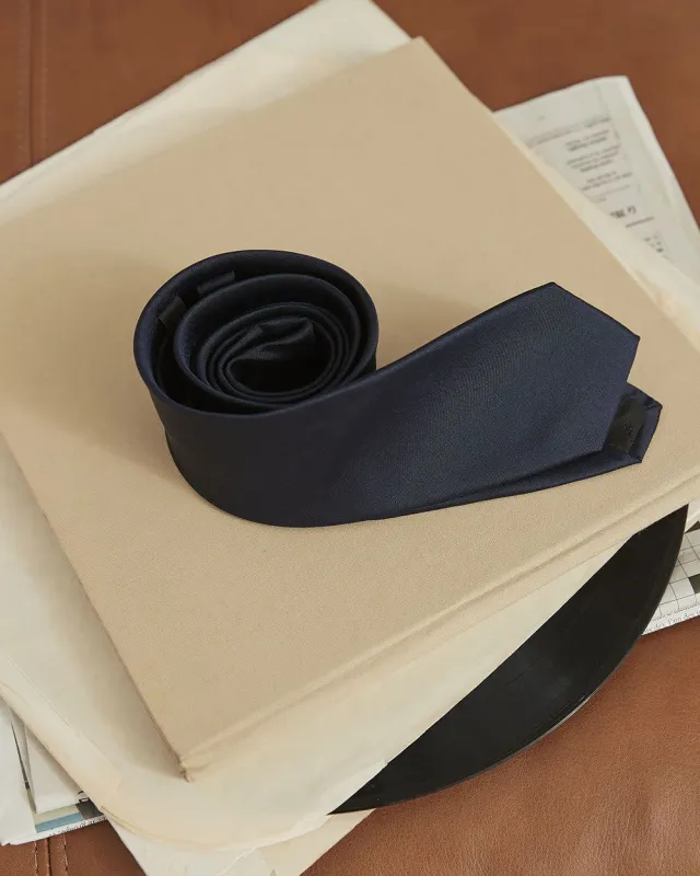 Skinny Dark Solid Tie sold by RW&CO.
