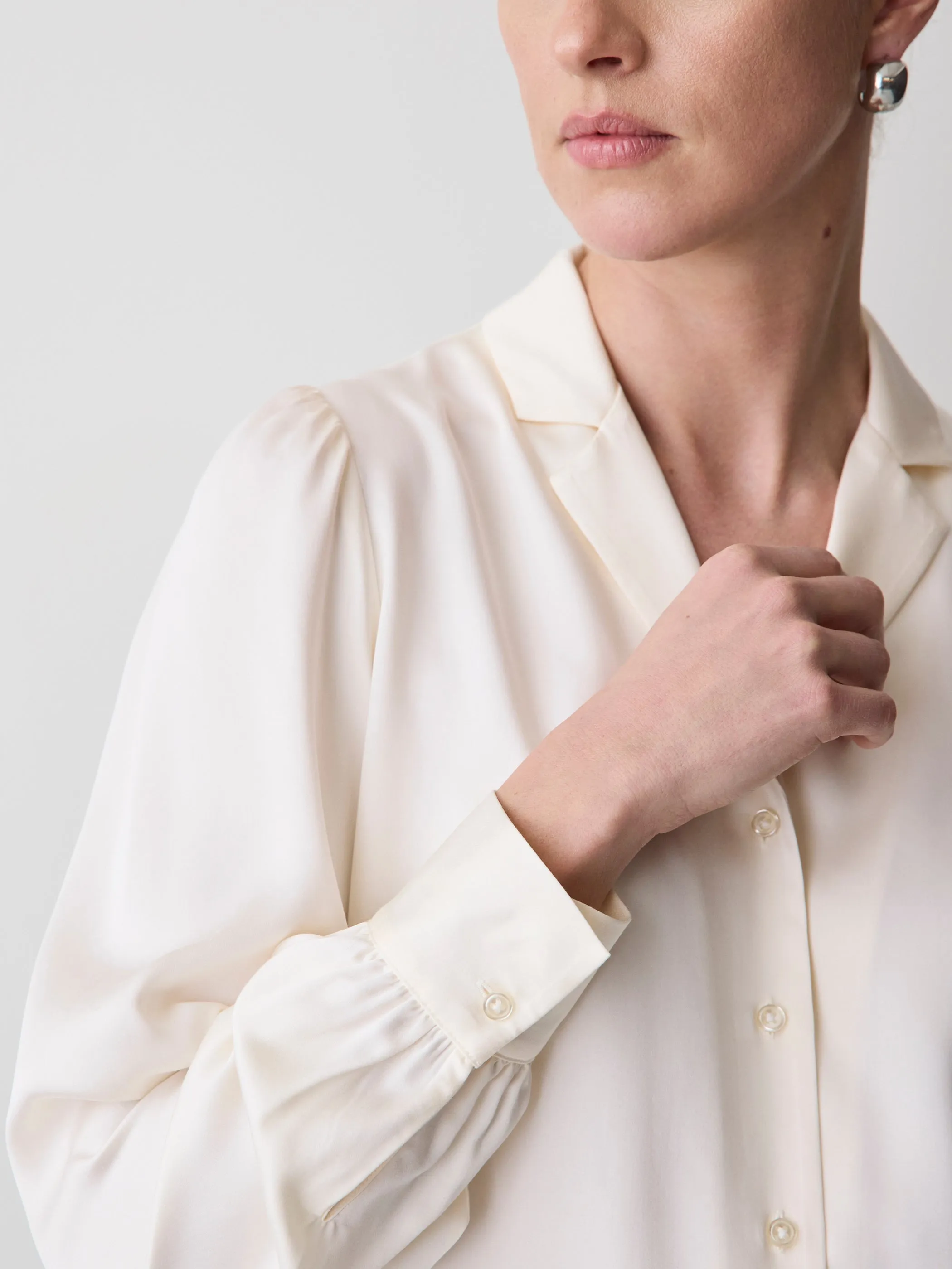 Long-Sleeve Buttoned-Down Fluid Blouse sold by RW&CO. product image thumbnail 4