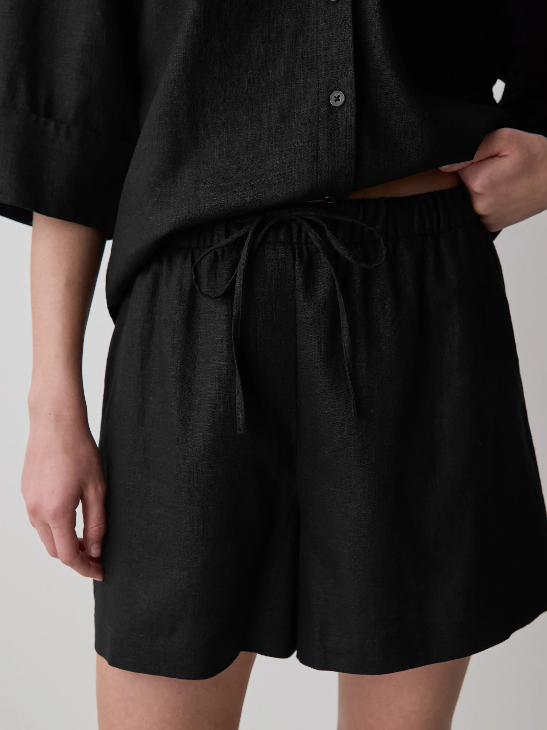 Linen-Blend Mid-Rise Pull-On Short sold by RW&CO. product image thumbnail 4