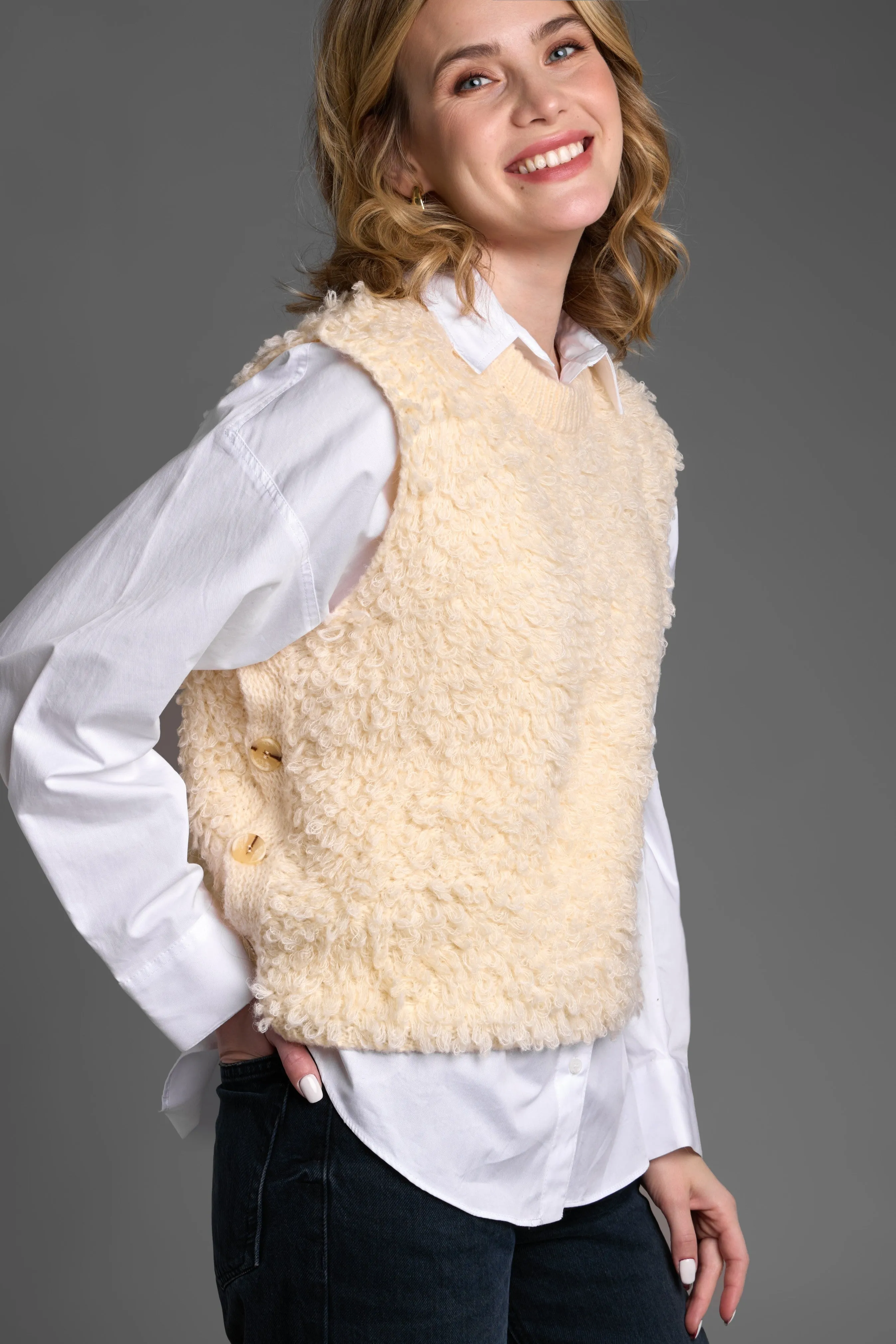 Looped Knit Sweater Vest sold by SAACHI product image thumbnail 4