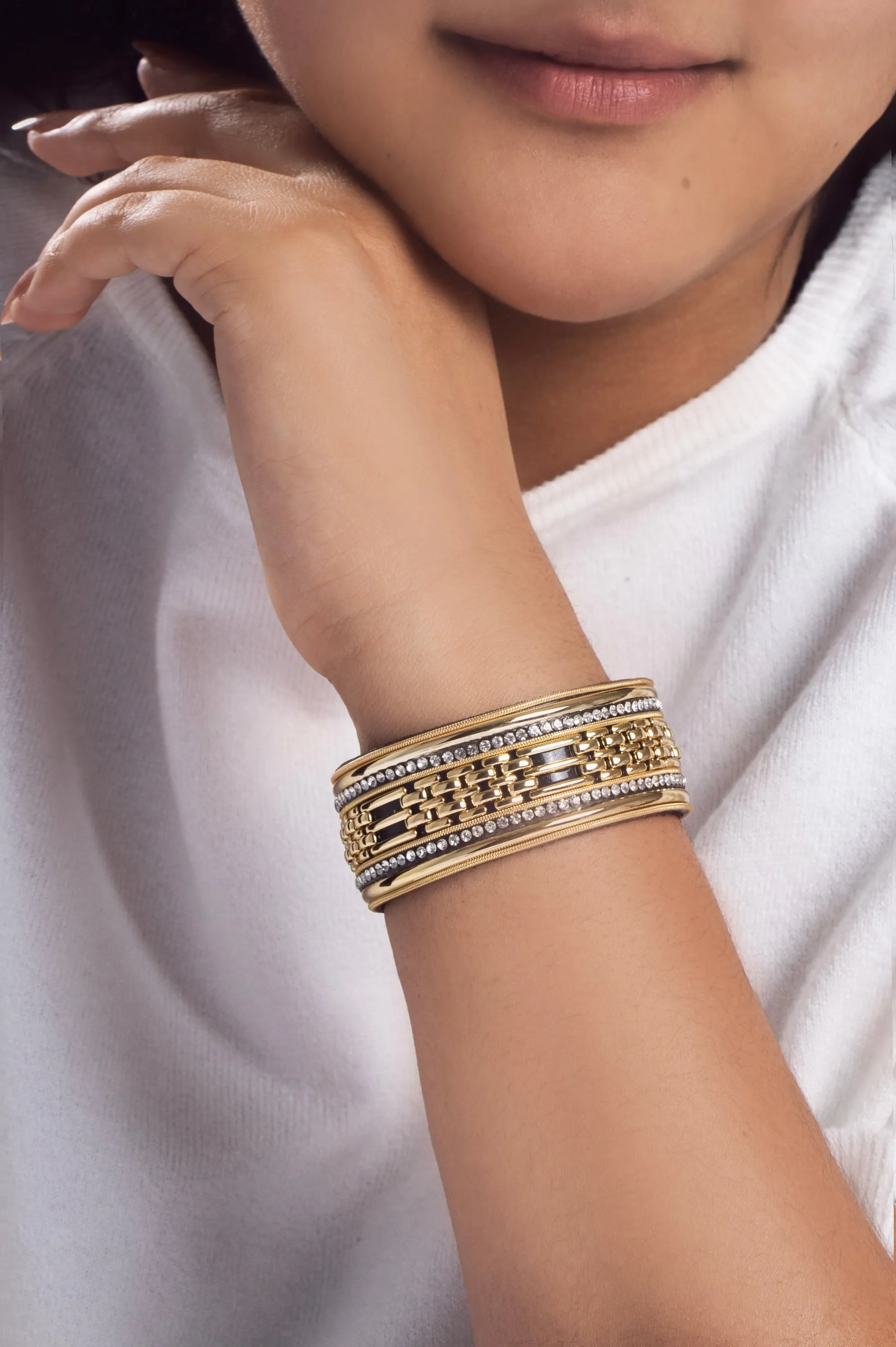 Chain Link Crystal Bracelet sold by SAACHI product image thumbnail 2