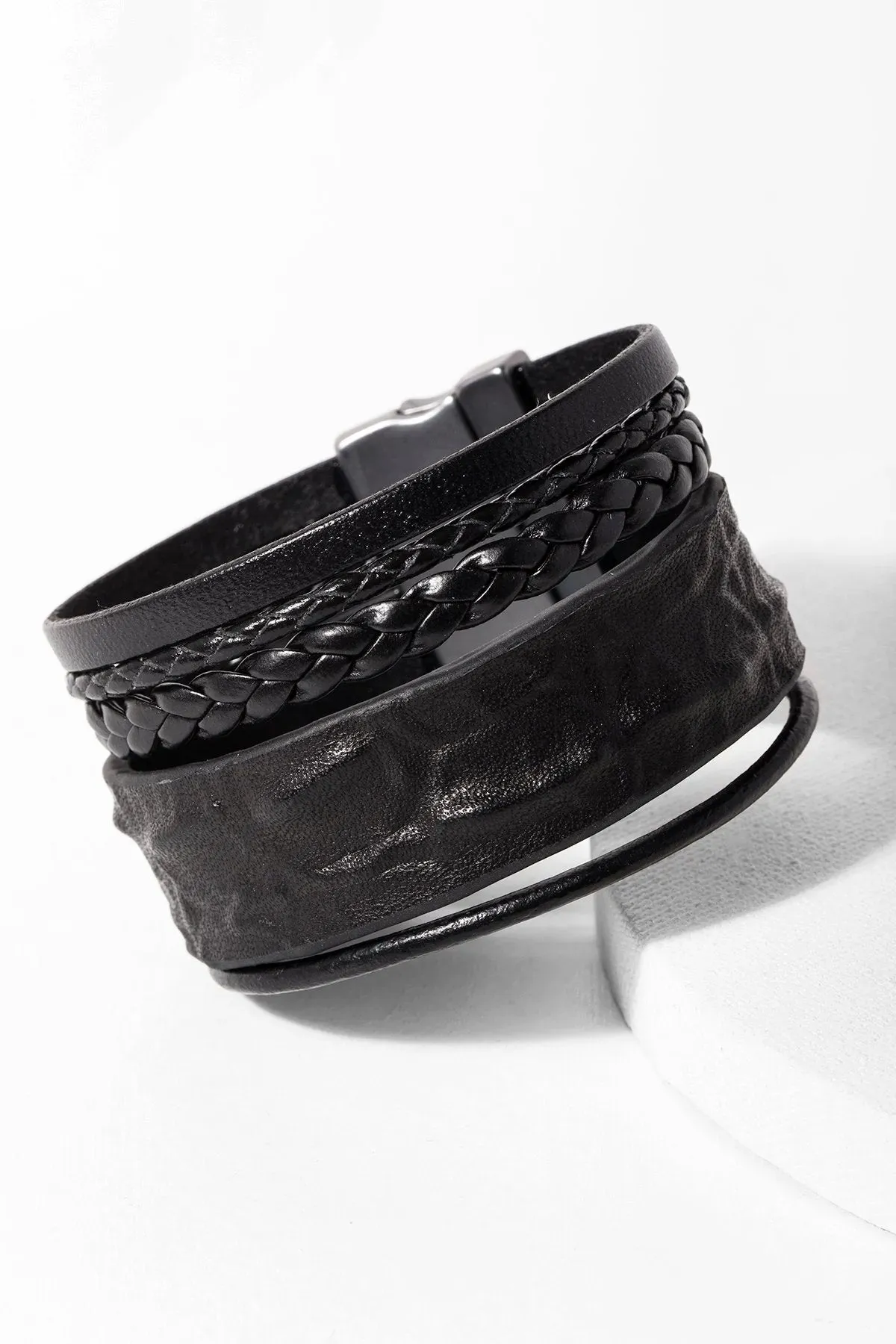 Shyama Leather Bracelet sold by SAACHI product image thumbnail 2