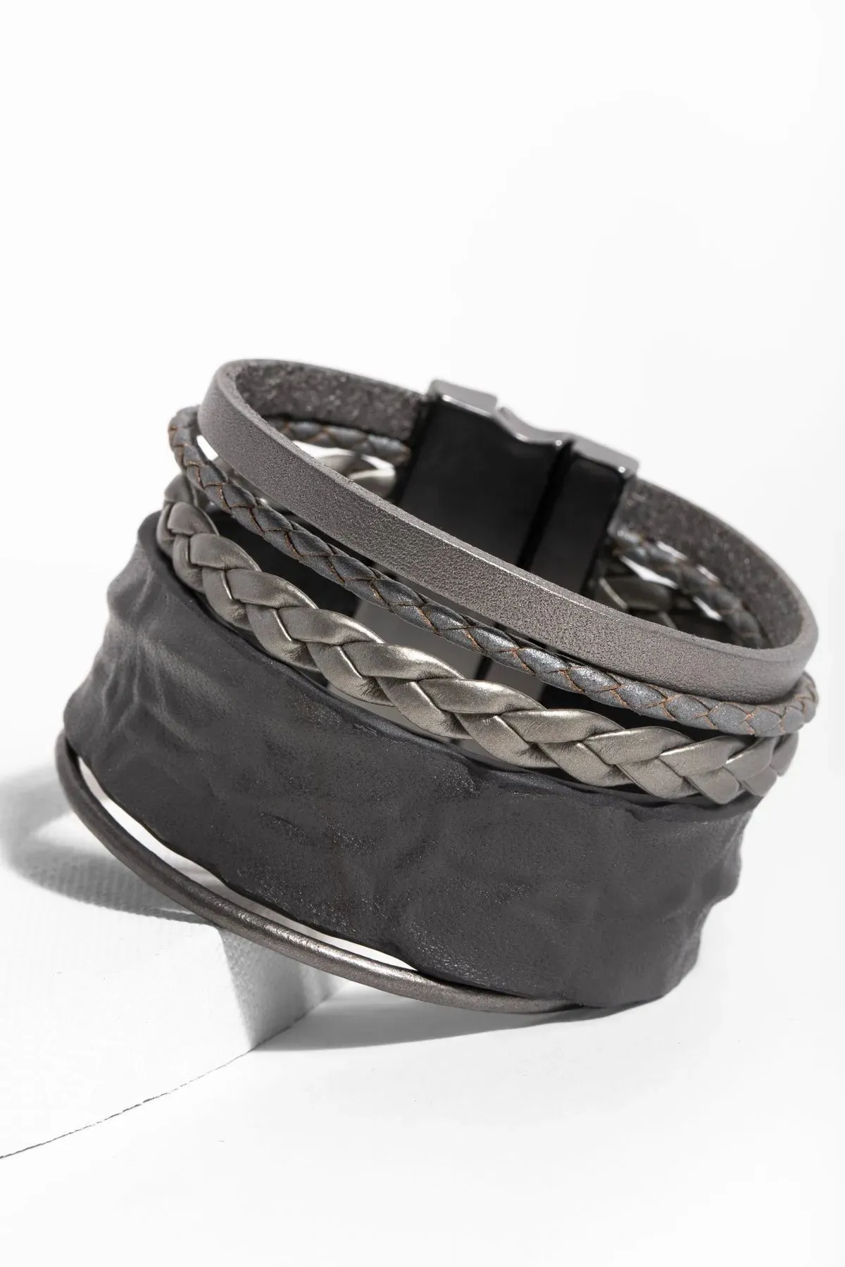 Shyama Leather Bracelet sold by SAACHI product image thumbnail 3