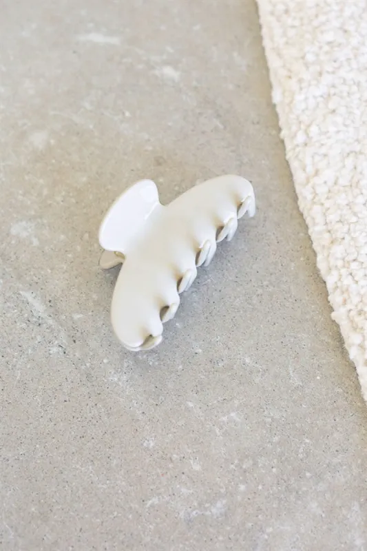 Lily Claw Clip sold by Sabo Skirt