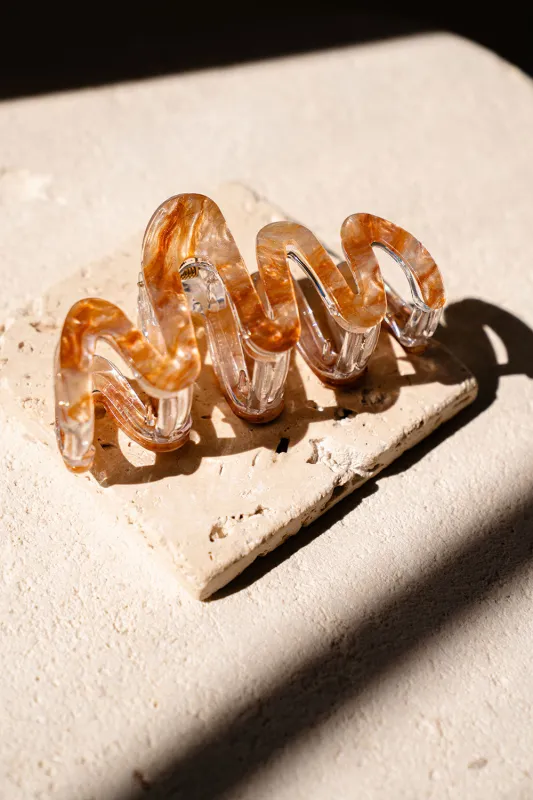 Ara Curve Claw Clip sold by Sabo Skirt