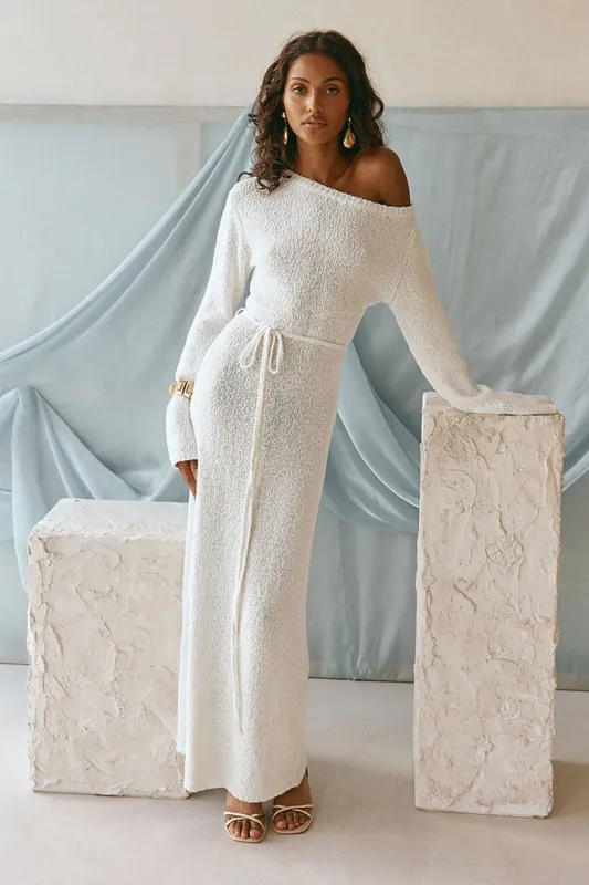 adesuwa ruched cotton long dress The Adesuwa Ruched Cotton Long Dress by @kaicollective has emerged as the season's must-have fashion sensation, capturing attention and admiration worldwide. Celebrated for its unique blend of simplicity and sophistication, this dress