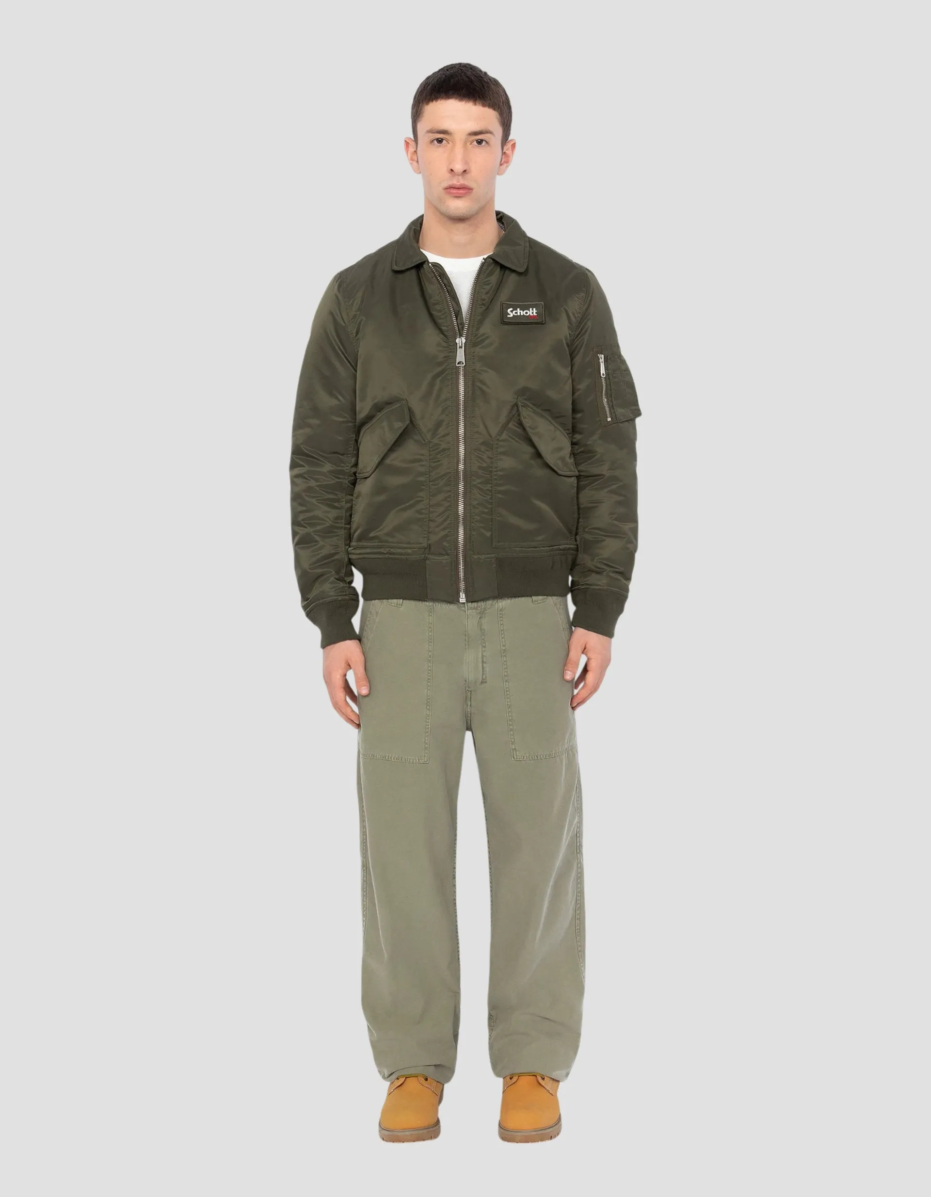 Bomber CWU army kaki en nylon recyclé, coupe ajustée sold by Schott NYC