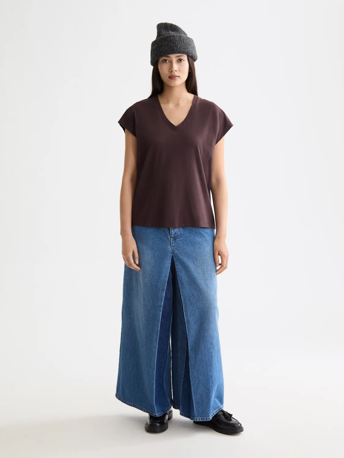 Slub v-neck t-shirt sold by Scotch & Soda product image thumbnail 4