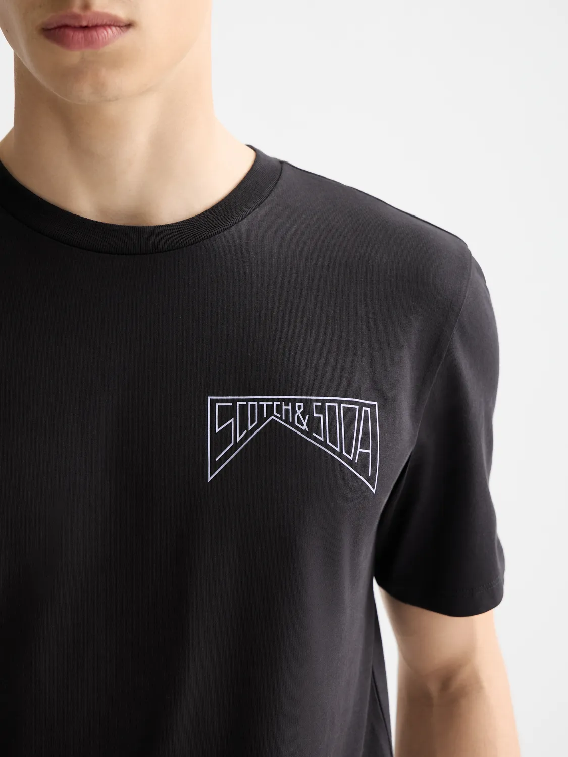 Chest logo t-shirt sold by Scotch & Soda product image thumbnail 5
